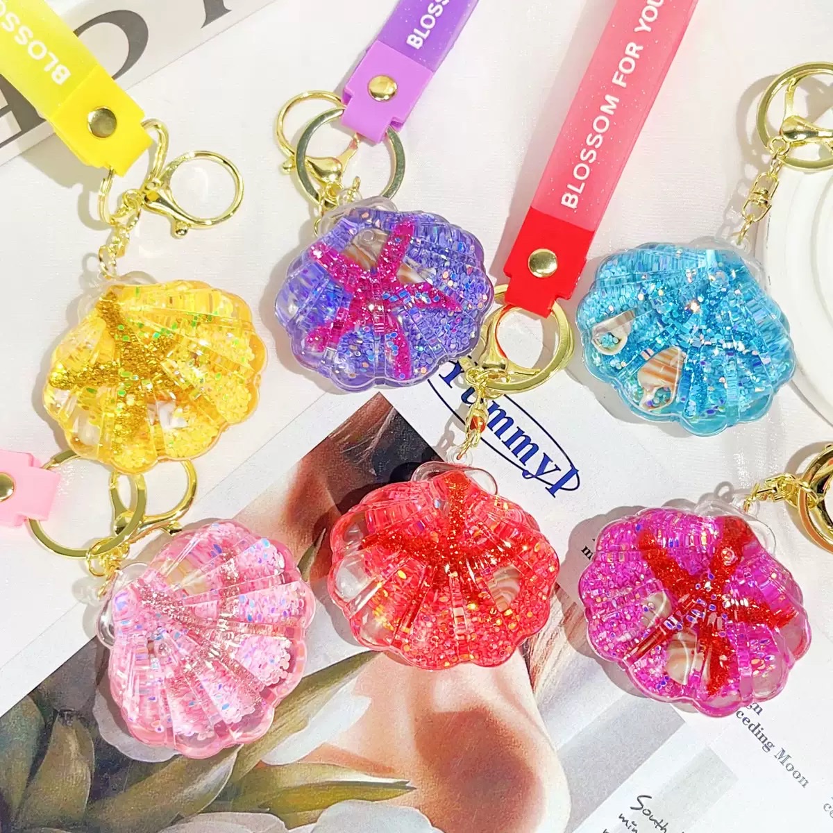 Oil-in-oil flowing sand shell keychains, bag pendants, car key chains, pendants, fine goods, street gifts, accessories, wholesale blind boxes detail image 4