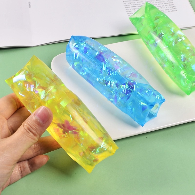 Creative venting of water snakes that can't be caught, parody venting toy manufacturer wholesale small water snake toys that can't be caught, pranking Application Scenario
