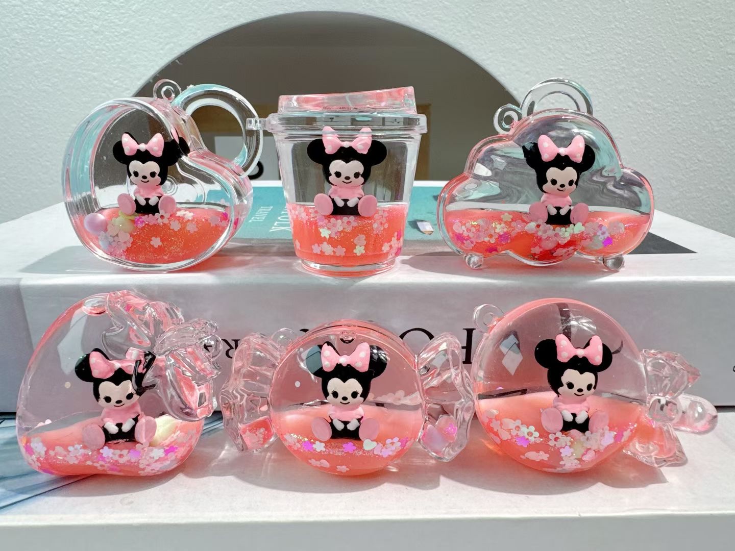 跨境爆款迪士尼流沙瓶钥匙扣挂件可爱卡通入油爆闪书包挂饰米奇米妮唐老鸭维尼熊挂件批发详情图5