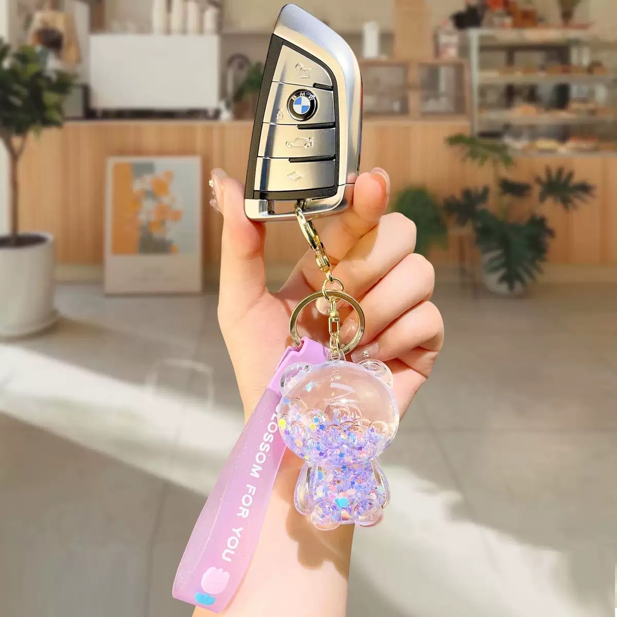 Creative oil sugar bean violent bear keychain pendant, acrylic flowing sand bottle bag pendant, small claw machine gift wholesale details Picture