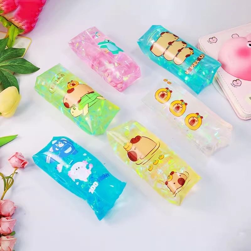 Factory direct sales of stress-relieving toys. Water snake that can't be caught by the Internet celebrity Kapiba. Water snake stress-relieving toys that can't be caught. Cute children's release and stress relief. Big slippery water bag