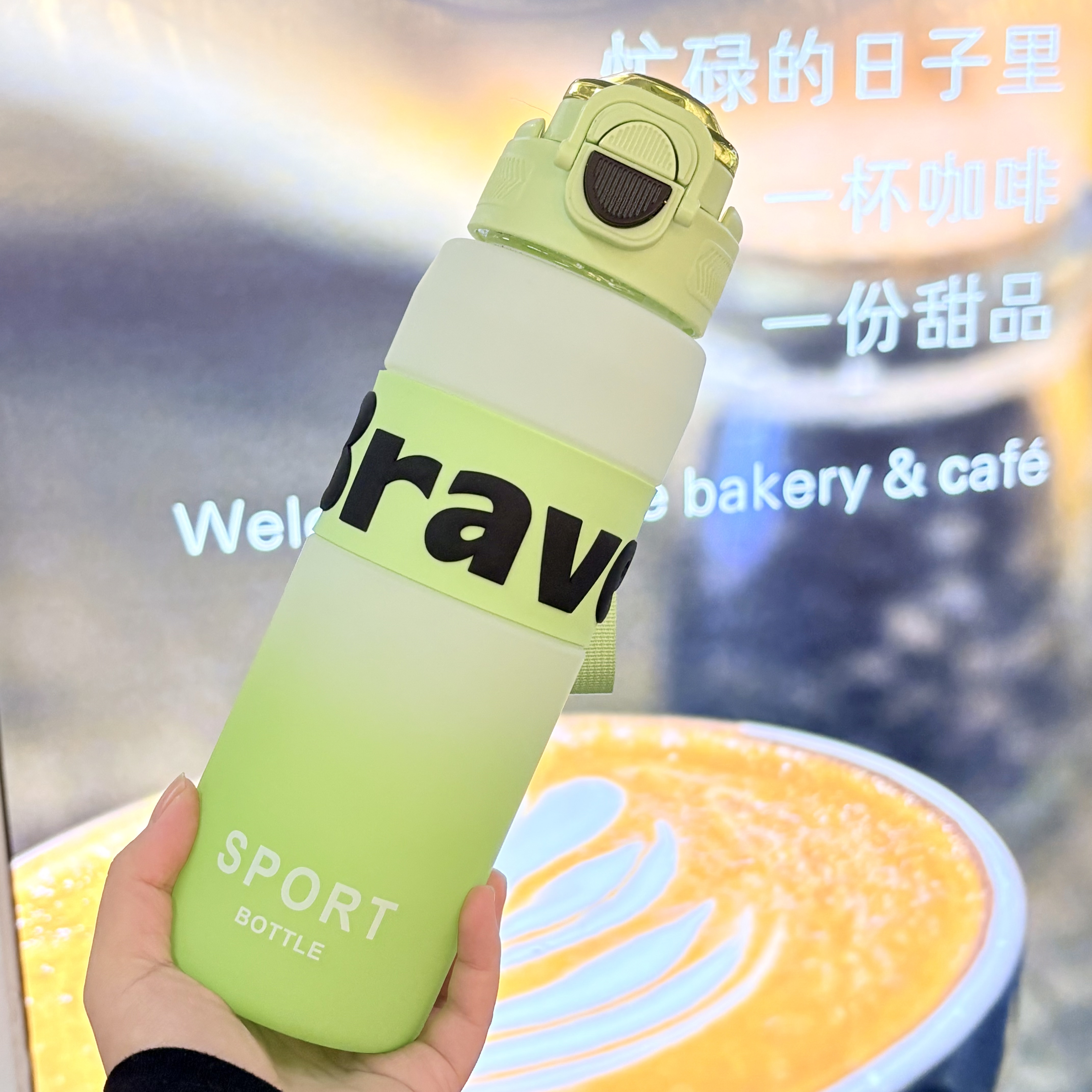New large-capacity straw with scale, double lid, double drinking, gradient matte finish, other plastic portable plastic sports water cup for boys and girls 800ML Specification drawing