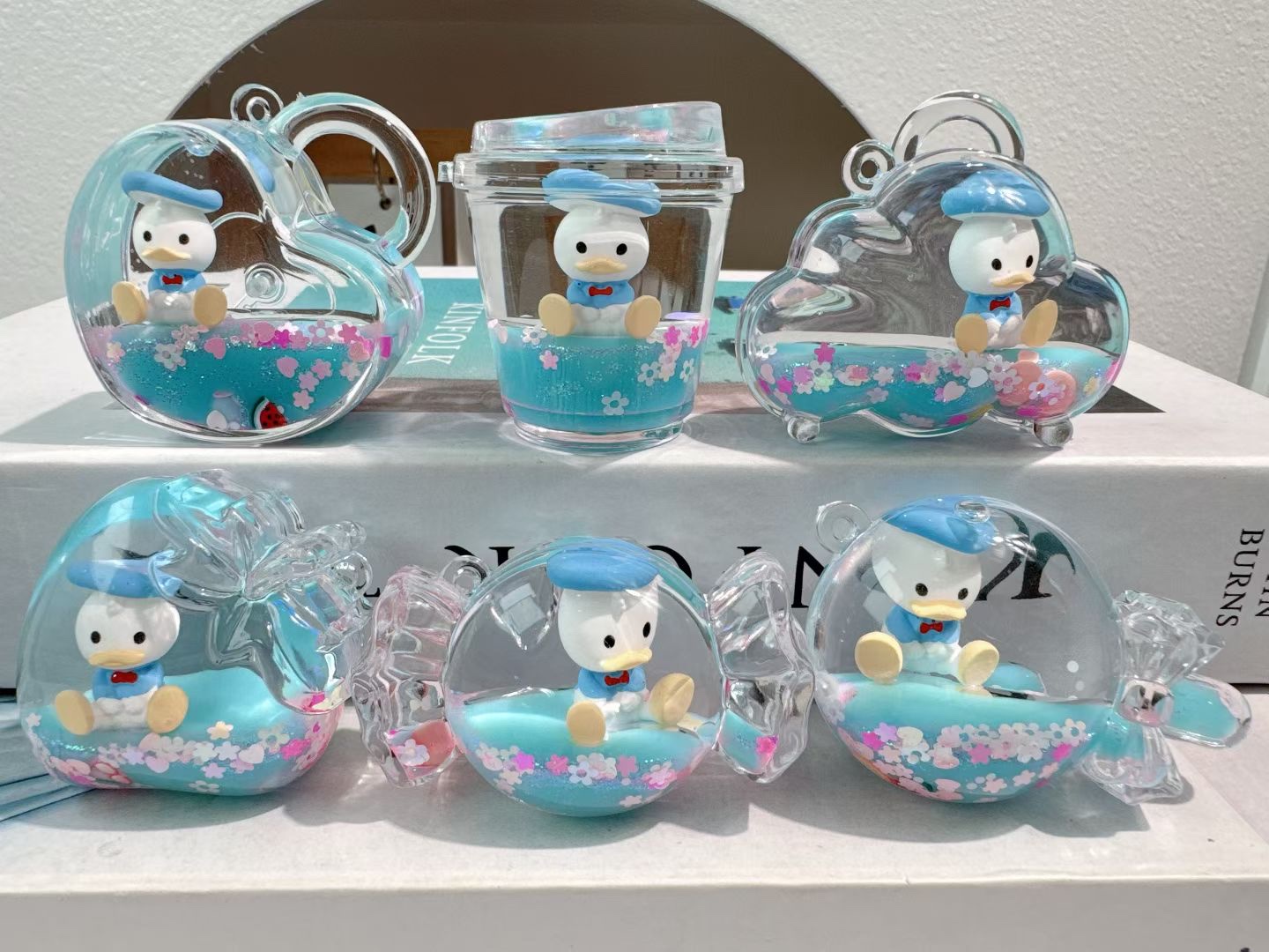 跨境爆款迪士尼流沙瓶钥匙扣挂件可爱卡通入油爆闪书包挂饰米奇米妮唐老鸭维尼熊挂件批发细节图