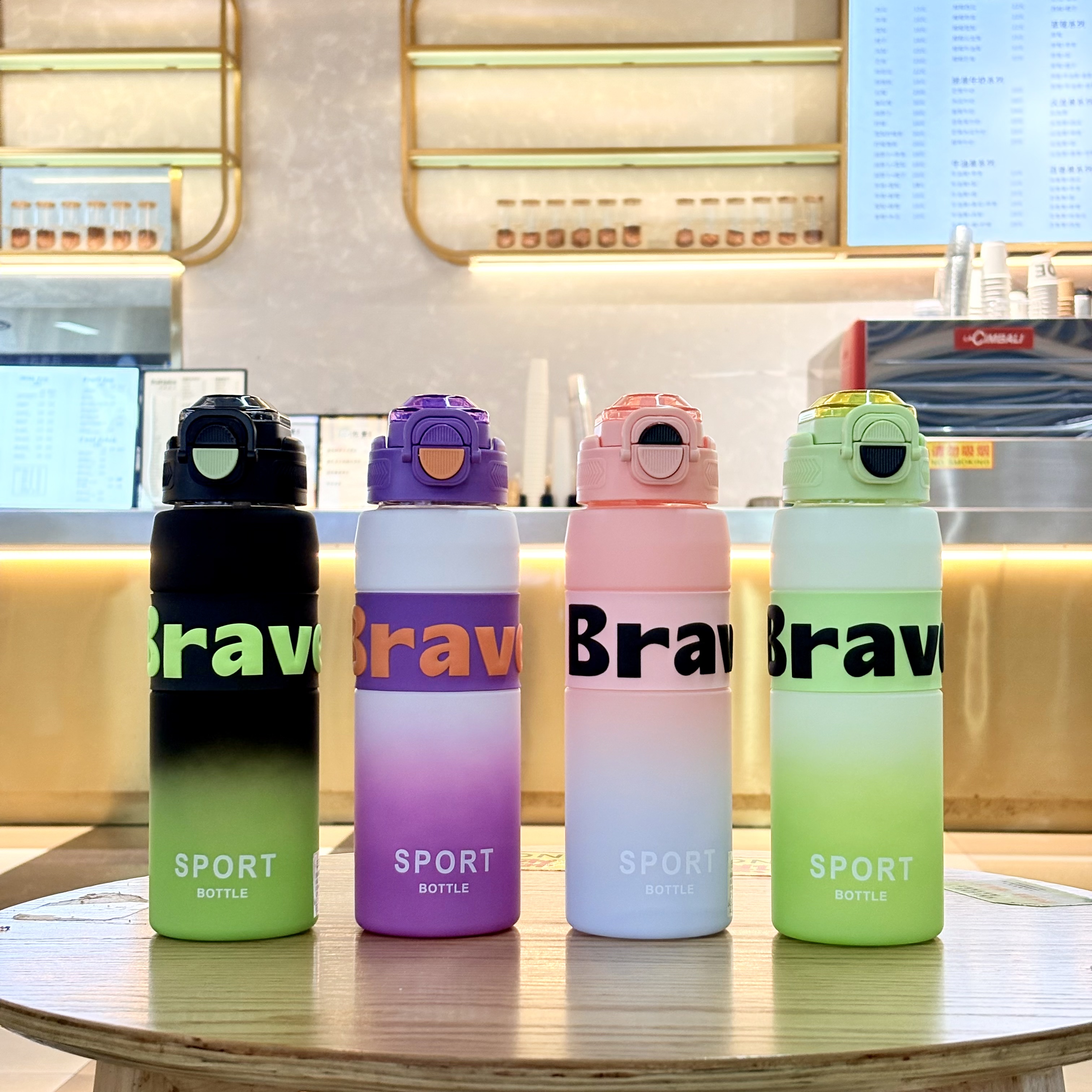 New large-capacity straw with scale, double lid, double drinking, gradient matte finish, other plastic portable plastic sports water cup for boys and girls 800ML full figure