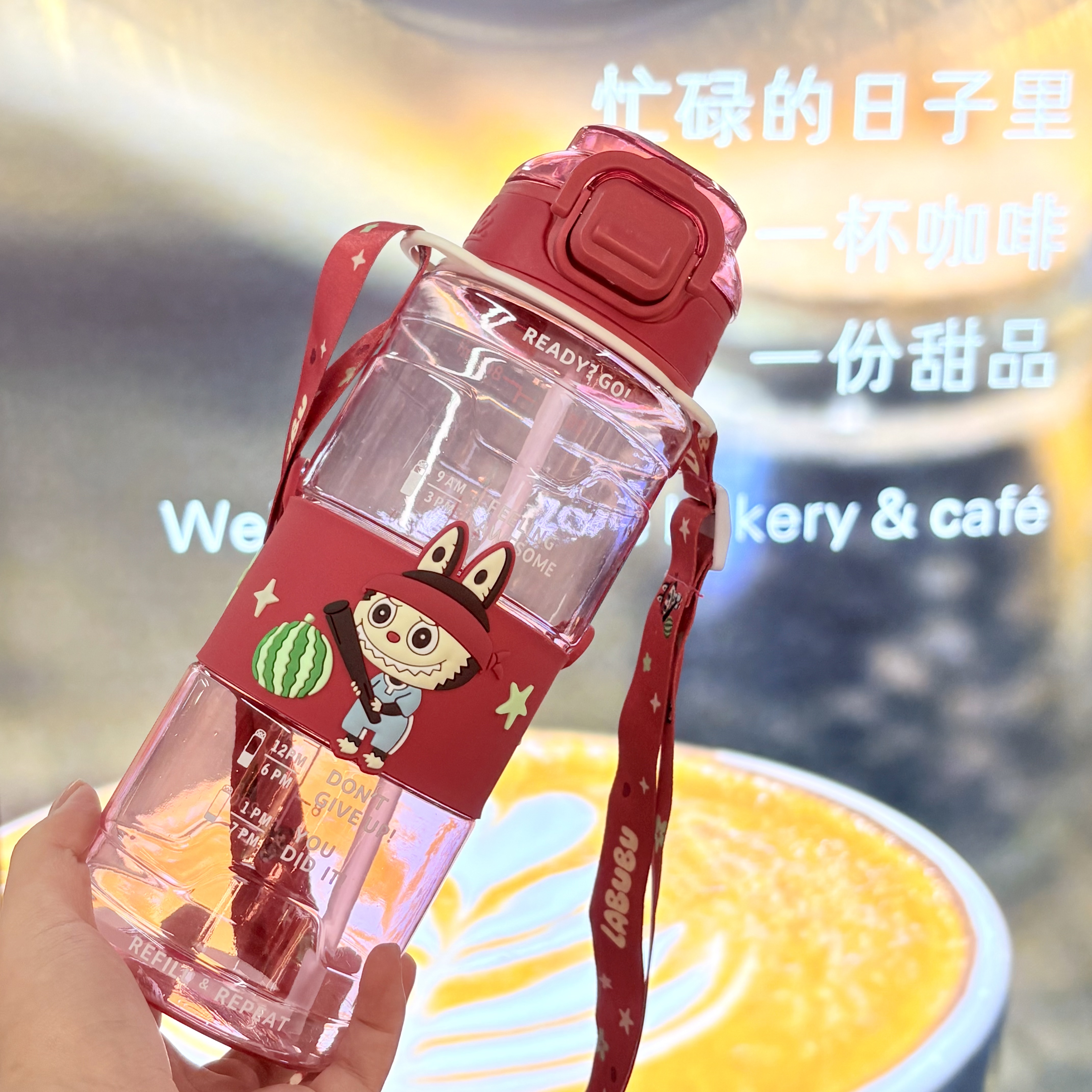 Cute cartoon other plastic water cups with straps, scales, transparent straws, girlish hearts, large-capacity portable commuting cups, 800ML full figure