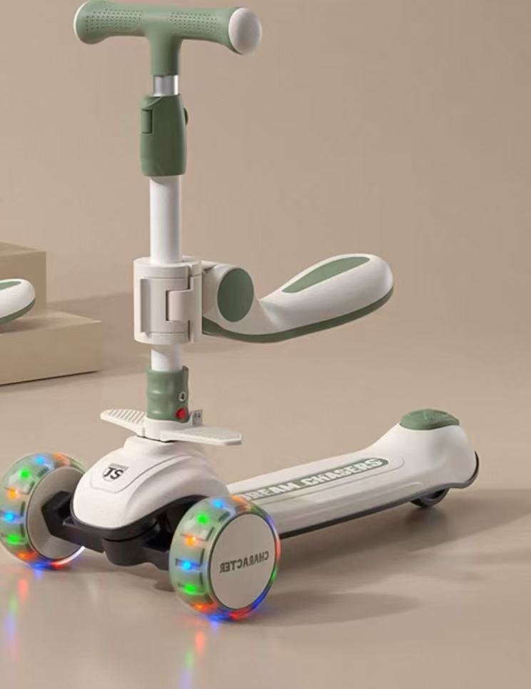 电动玩具车万向遥控可乘坐儿童童车趣味玩具车适合男孩女孩娱乐休闲可座彩轮童车