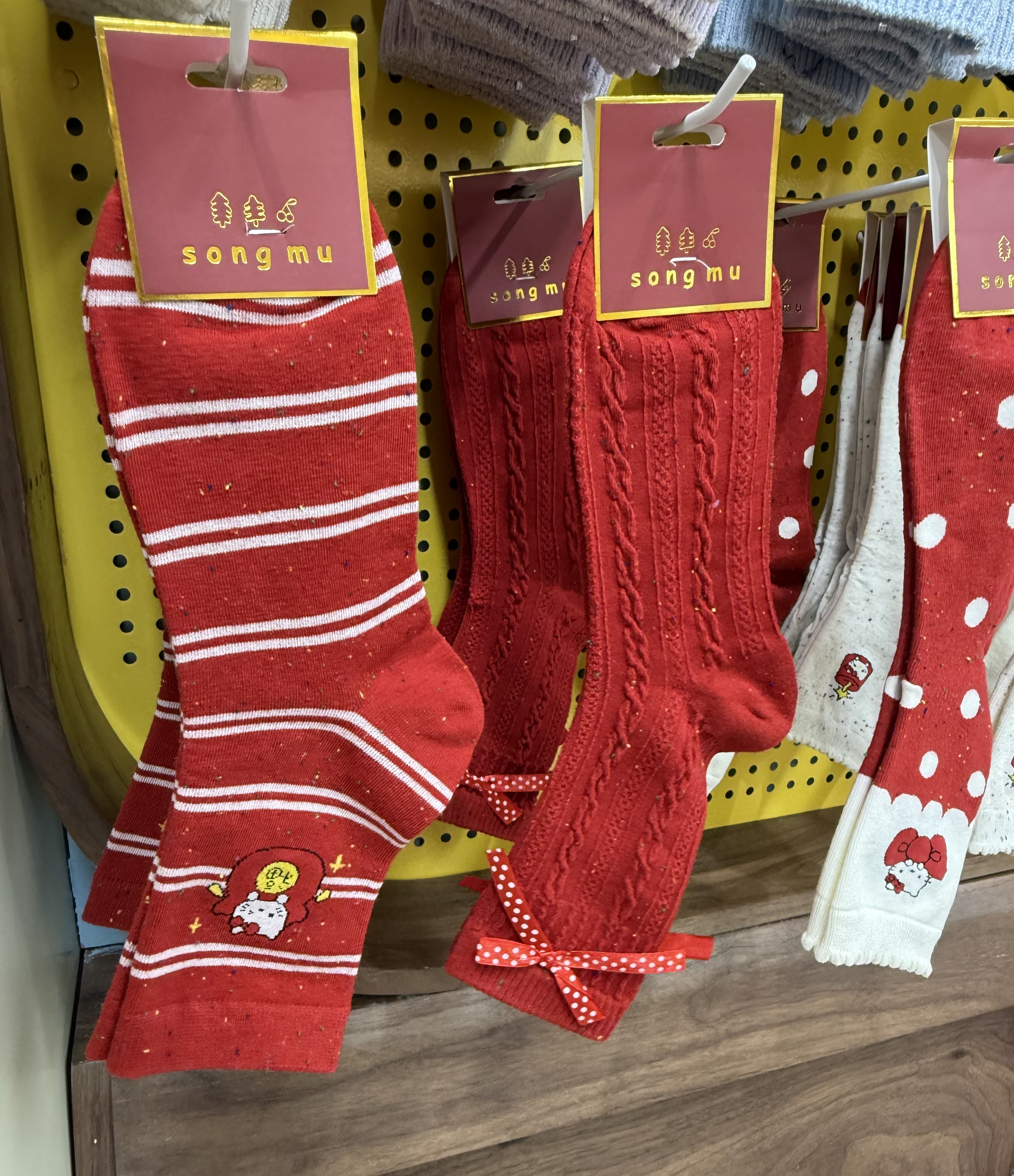 女士袜子纯棉秋冬新款红袜子女中筒棉袜本命年新年可爱甜美堆堆袜细节图