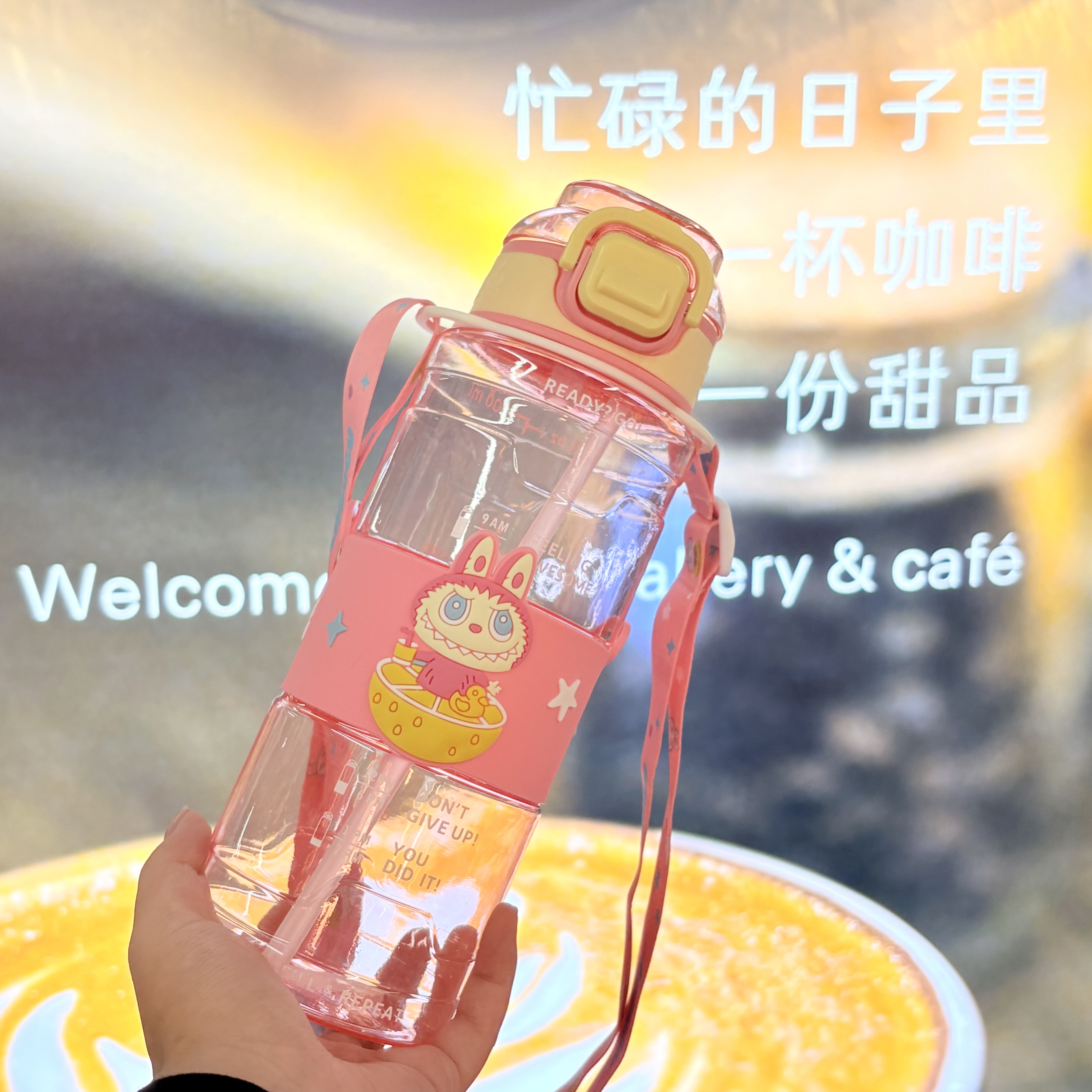 Cute cartoon other plastic water cups with straps, scales, transparent straws, girlish hearts, large-capacity portable commuting cups, 800ML Specification drawing