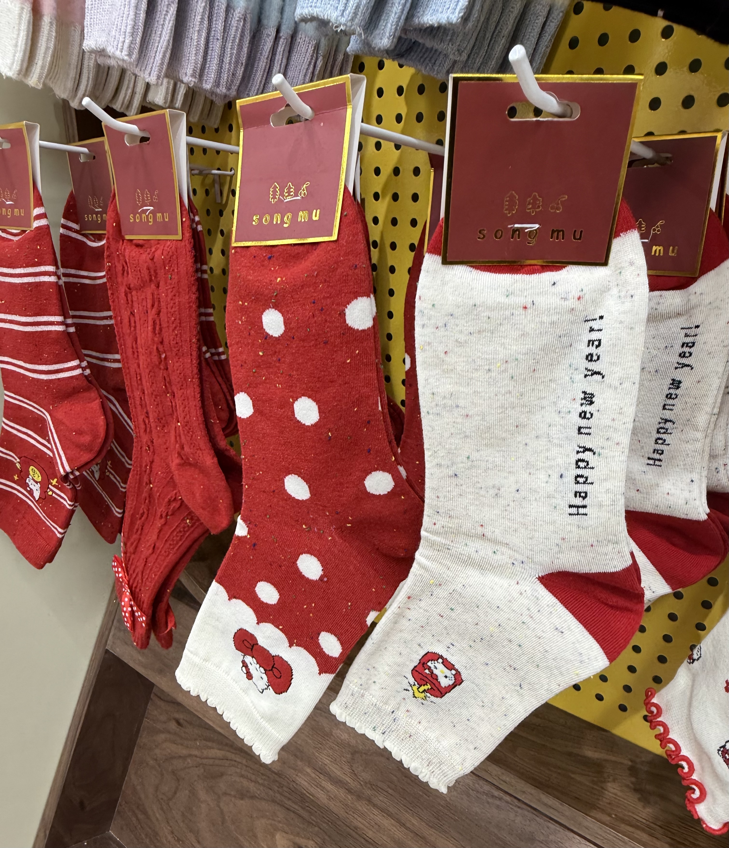 女士袜子纯棉秋冬新款红袜子女中筒棉袜本命年新年可爱甜美堆堆袜产品图