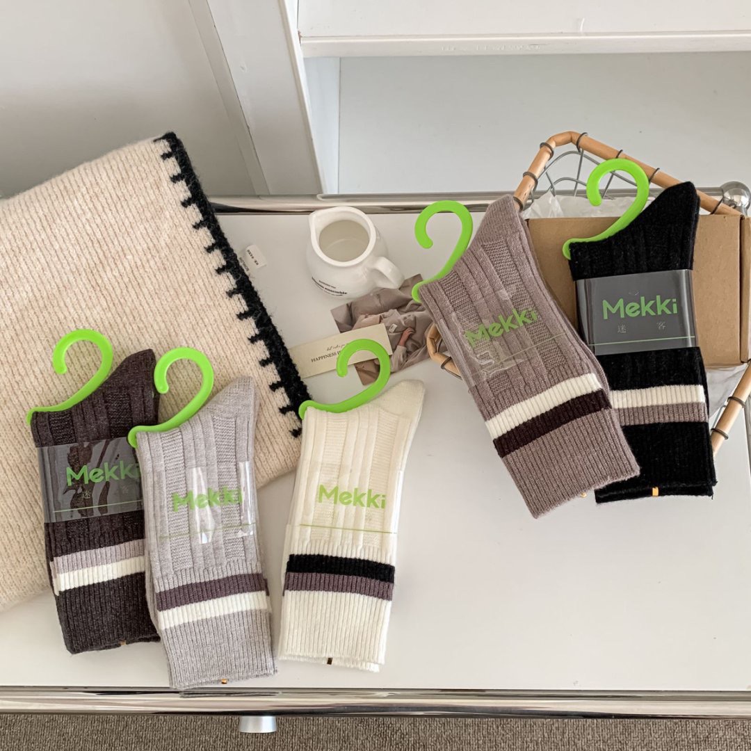 New autumn and winter socks for women: Thickened double flared wool socks, warm and cold-proof, simple Korean-style women's mid-calf socks details Picture