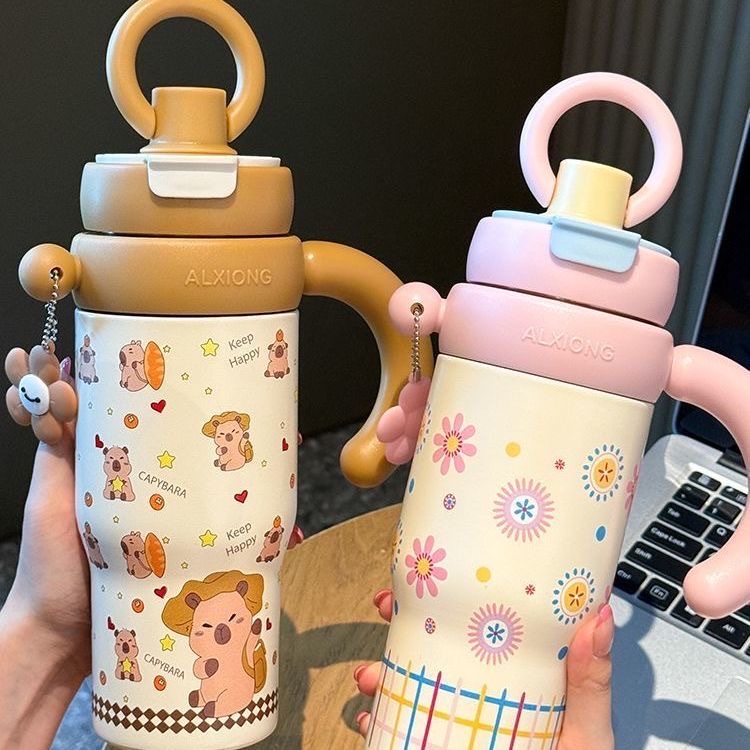 Other giant large-capacity insulated cups of the same style as Internet celebrities, with a high appearance level, 316 stainless steel insulated and chilled water cup with a tea compartment of 800ML Application Scenario