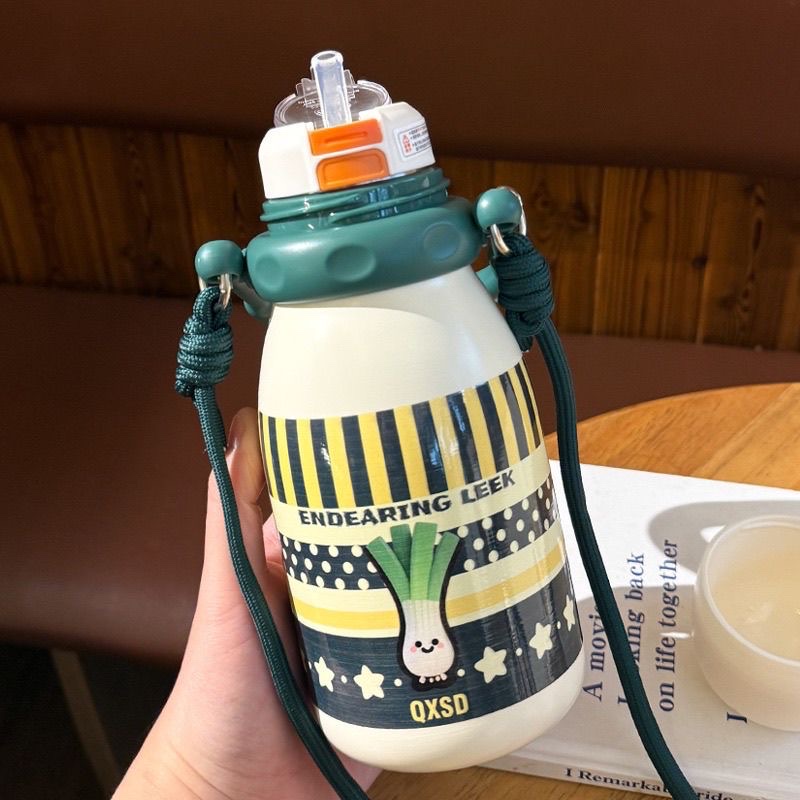 Large-capacity insulated cup 2025 new model, other high appearance level girls' straw, student portable water bottle for going out, children's insulated cup 680ML Specification drawing