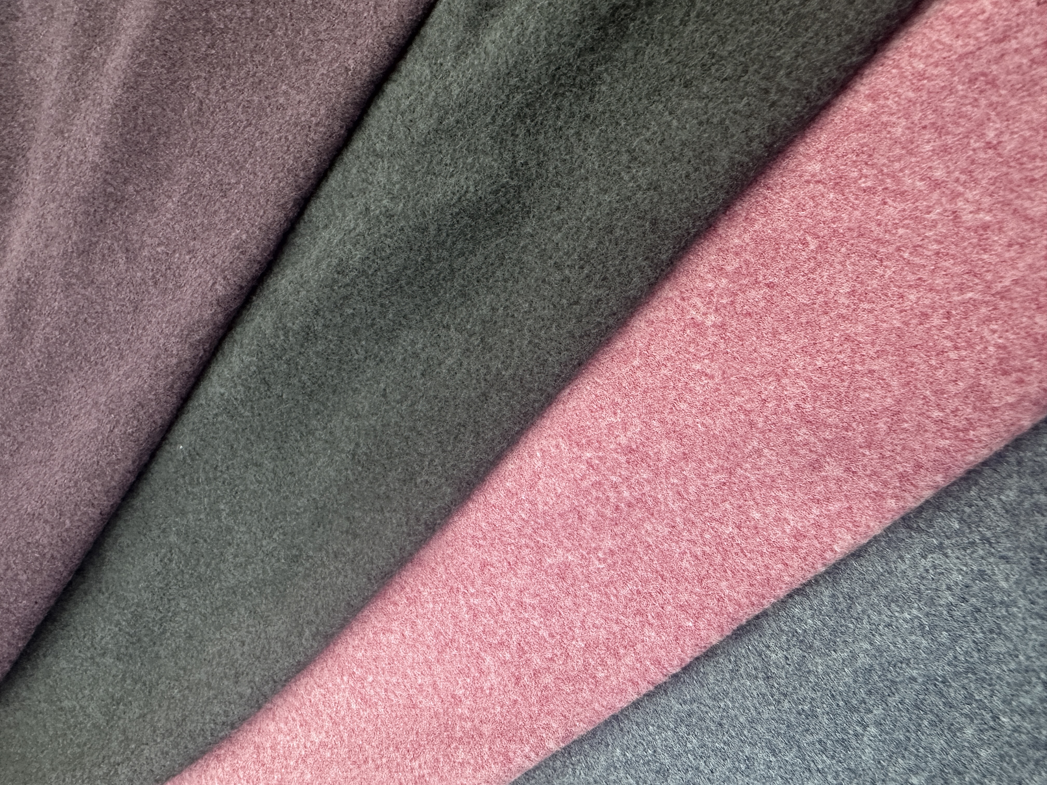 Ultra-thin pearlescent velvet 190x130g detail image 2