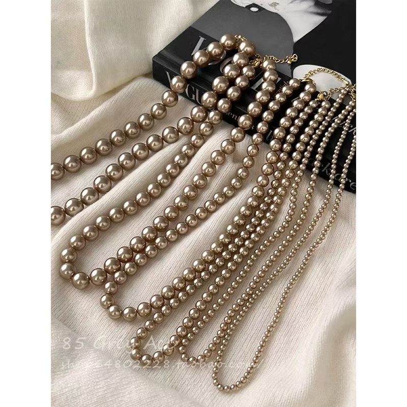 Youdaoplaceholder0 Brown-toned pearl layered necklace, with a multi-layer design to create a sense of layering, and a golden chain to add refinement. It can be worn in layers or alone in daily life. Gentle and eye-catching, it is a treasure accessory to enhance your temperament ~ details Picture