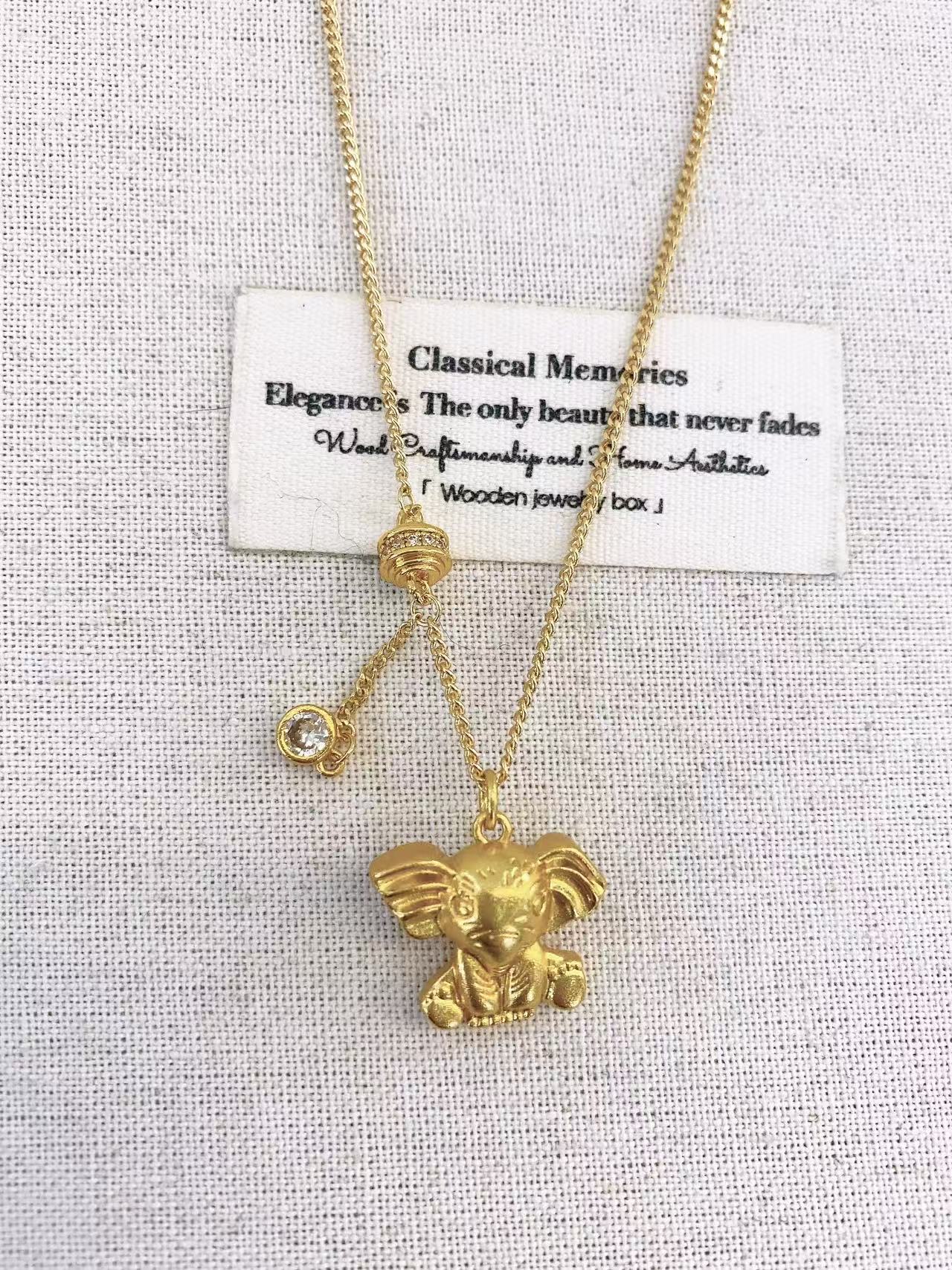 Trendy copper jewelry necklace. This necklace is fashionable and versatile, suitable for both women and men. It can be given as a gift