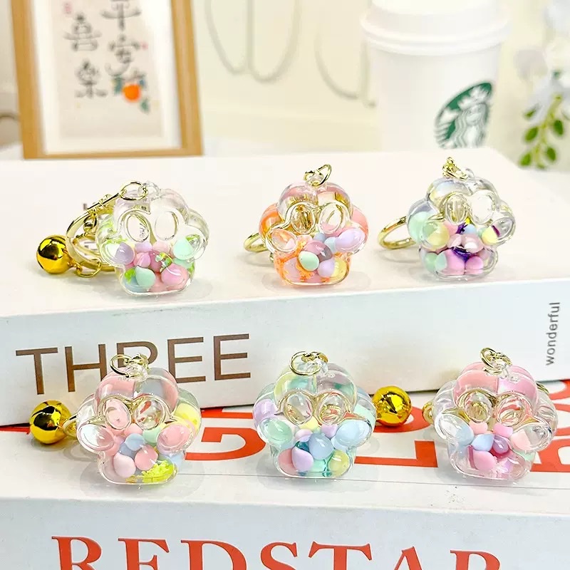 Wholesale of new oil-filled flowing sand keychains, cat paw drift bottles, flowing sand pendants, car cartoon key chains and small gifts detail image 3