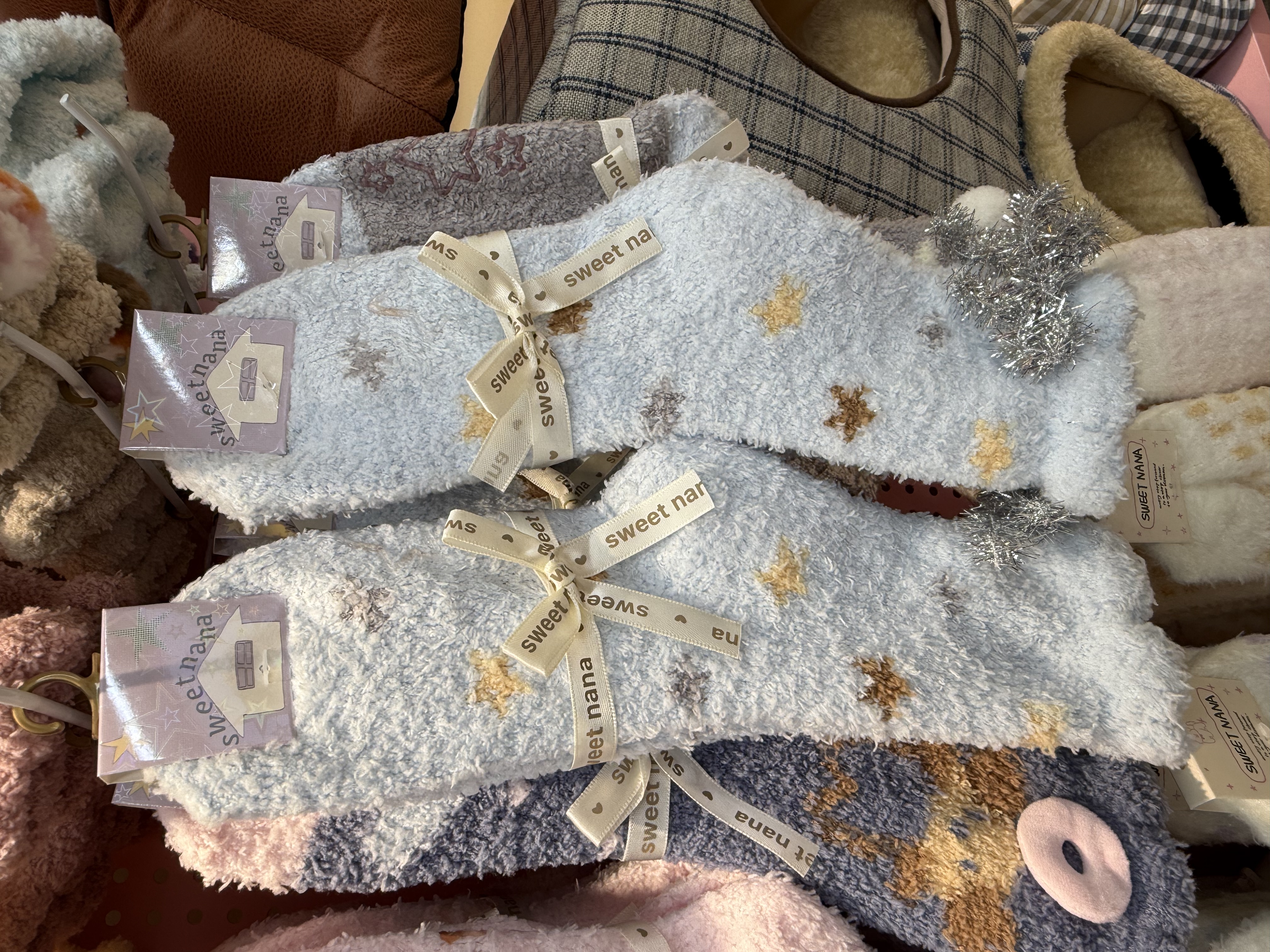 加厚加绒袜子女中筒袜秋冬保暖珊瑚绒地板袜家居睡眠袜防滑