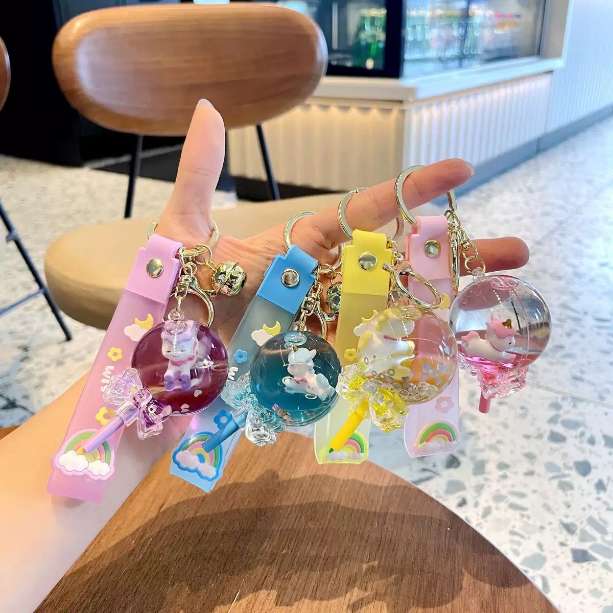 Lollipop float unicorn flow bottle keychain pendant, children's schoolbag pendant, oil-filled flowing sand, car keychain blind box