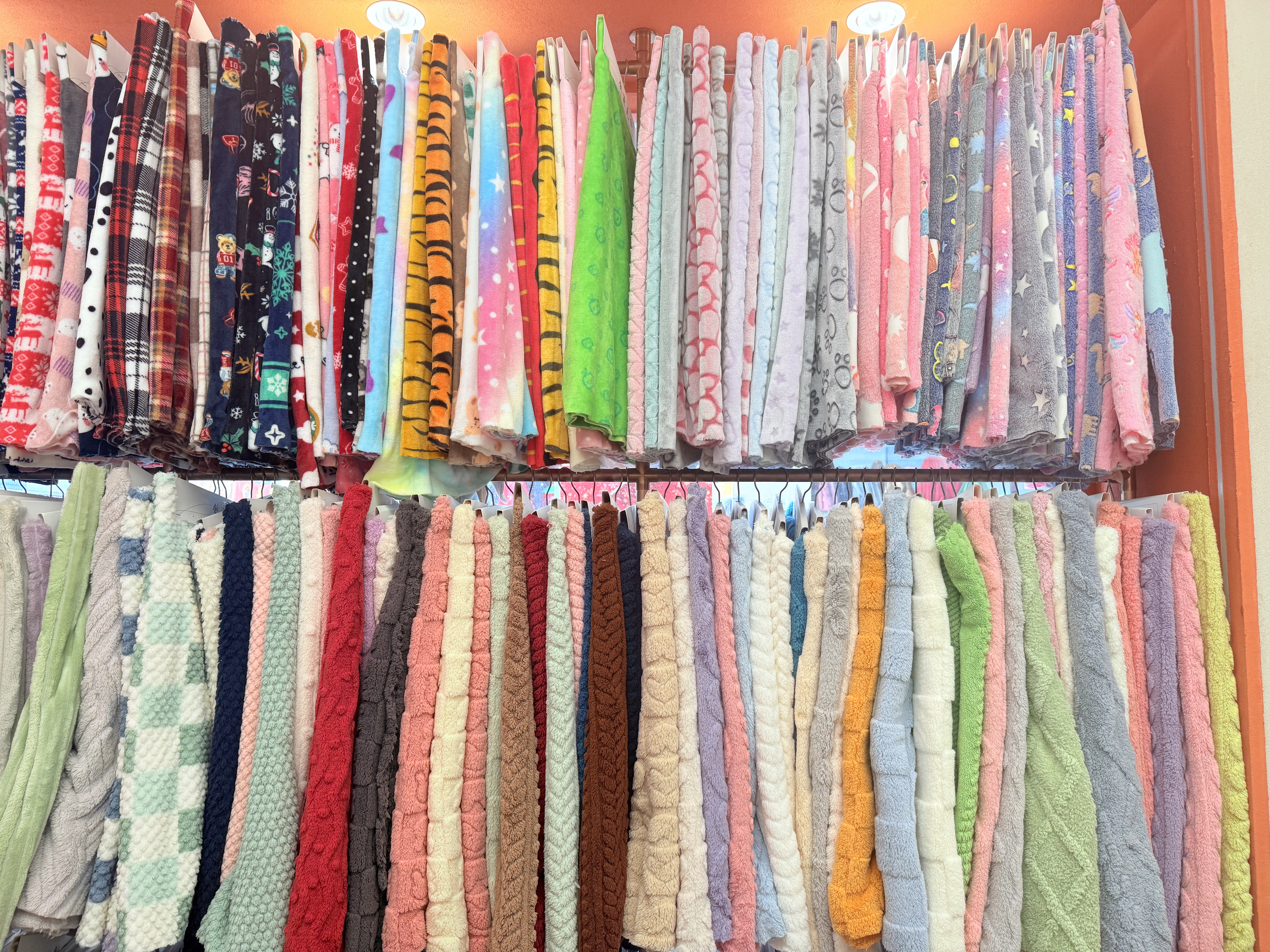 Manufacturer's export stock of double-sided thickened flannel fleece printed fabric, fashionable children's home textile and home wear knitted fabric detail image 2