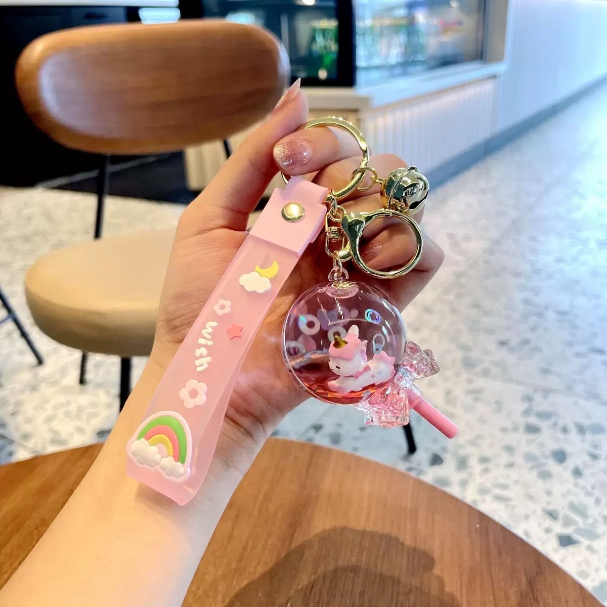Lollipop float unicorn flow bottle keychain pendant, children's schoolbag pendant, oil-filled flowing sand, car keychain blind box Application Scenario