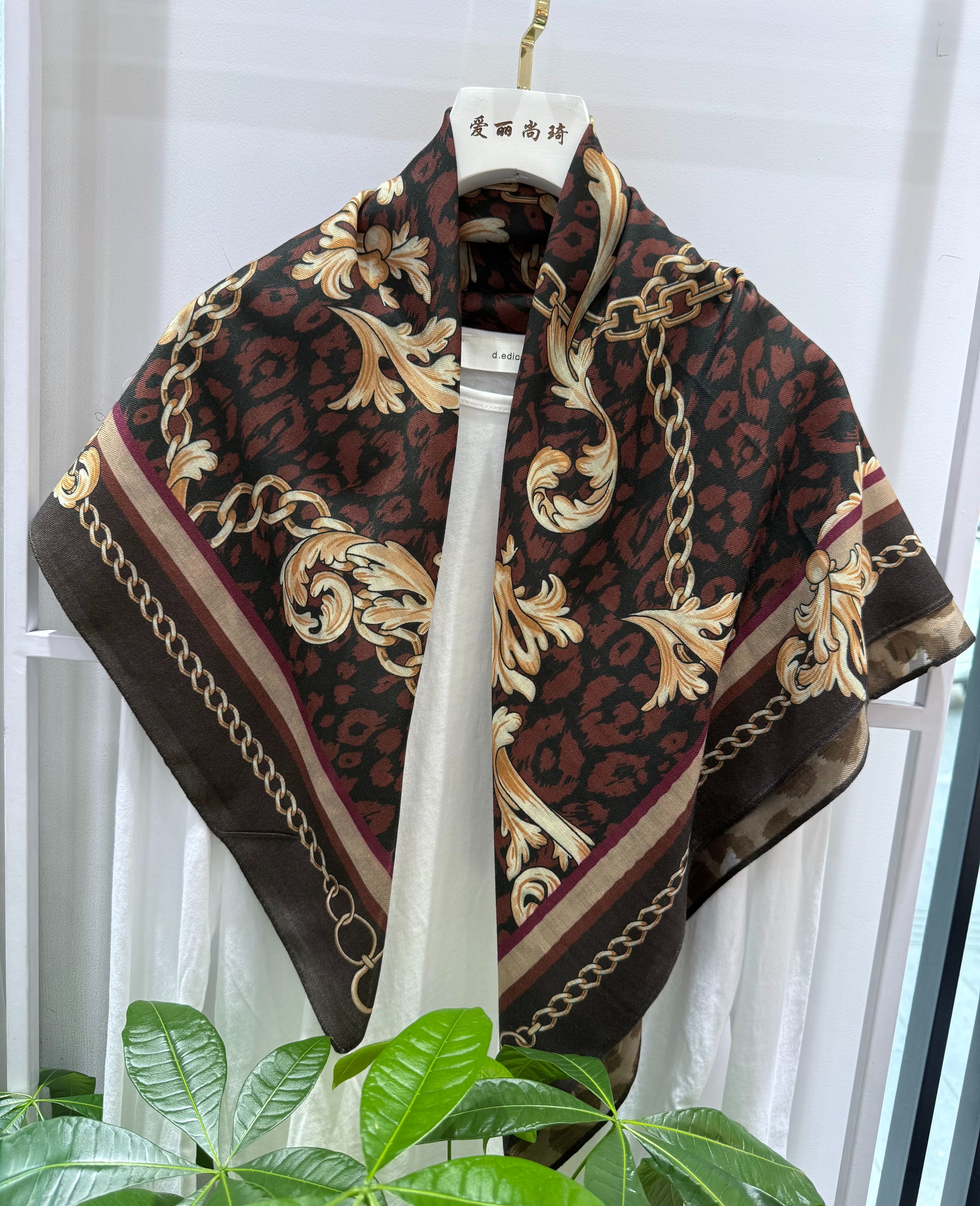 The new silk scarf is a versatile and fashionable printed square scarf for women, a stylish shawl, and a high-end trendy accessory for spring, summer, autumn and winter Item Picture