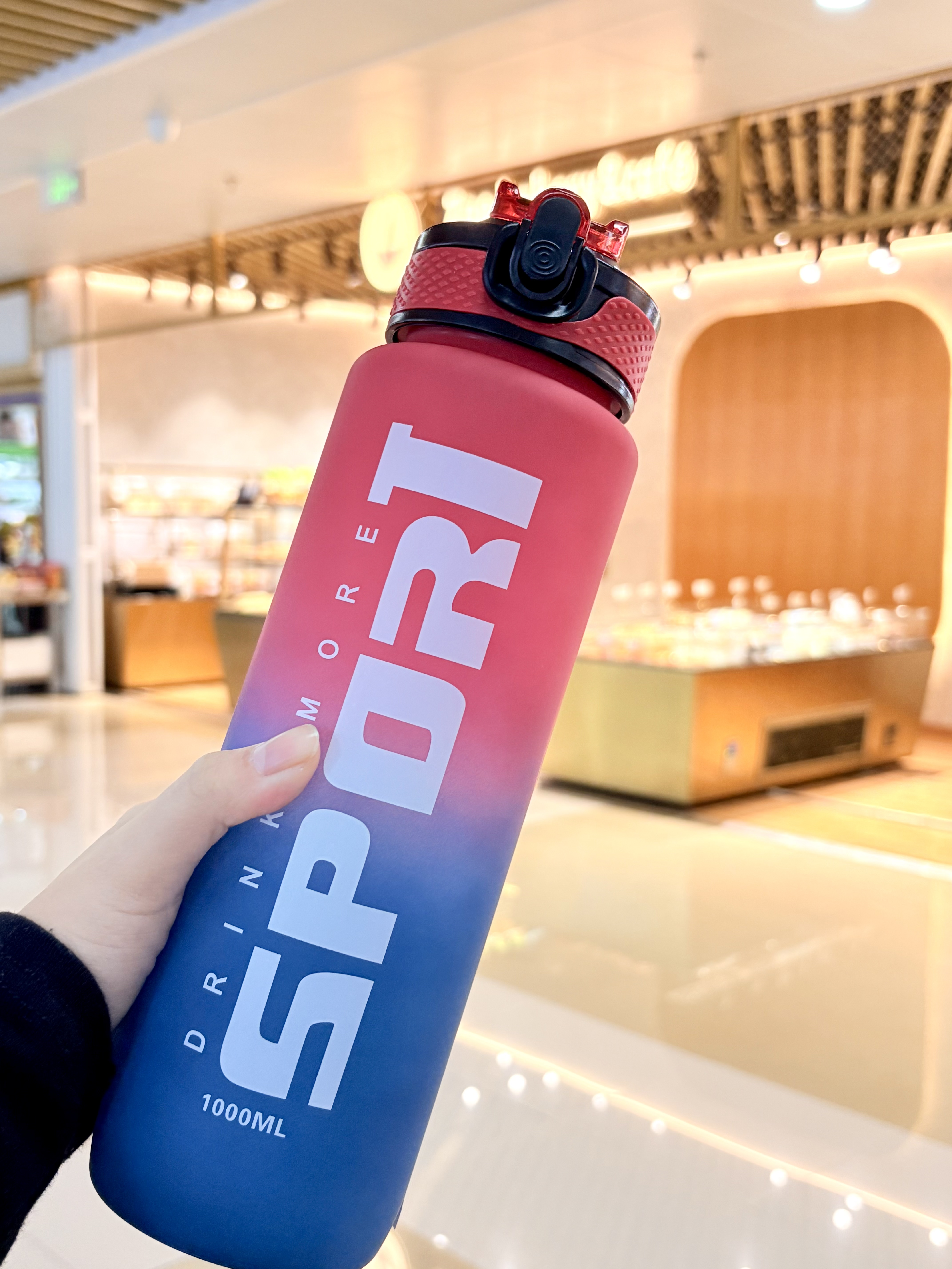 Portable large-capacity frosted straw plastic water cup, sports and fitness cup, student gift advertising cup Application Scenario