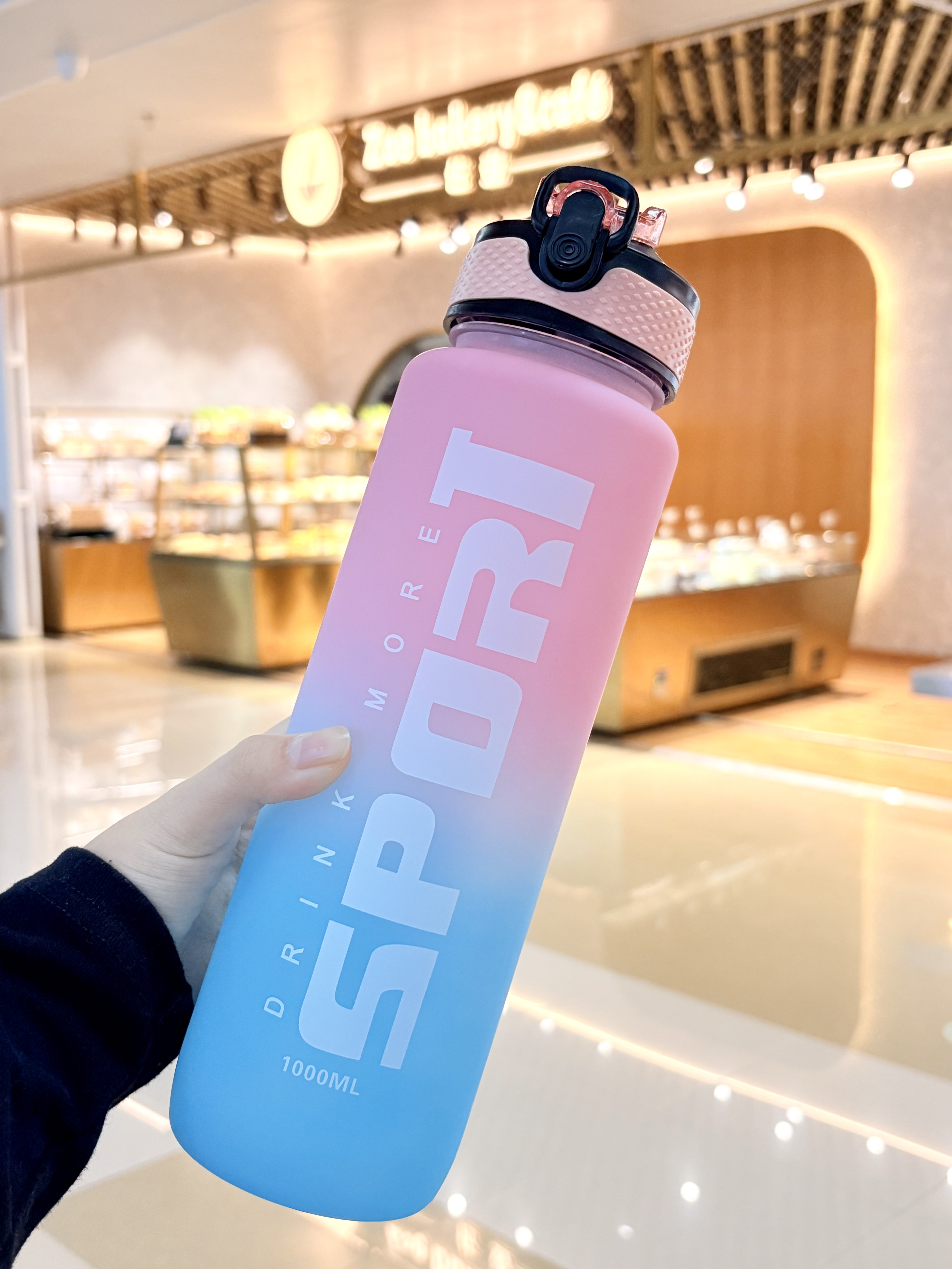 Portable large-capacity frosted straw plastic water cup, sports and fitness cup, student gift advertising cup Specification drawing