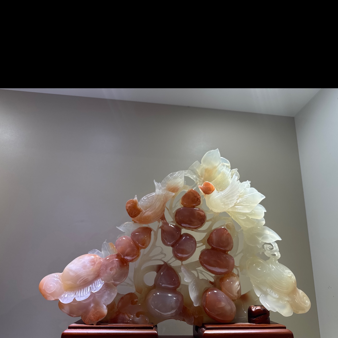 Pakistani Red Ice Jade Natural Jade Material Handicrafts (Good Fortune Right Before your eyes) Application Scenario