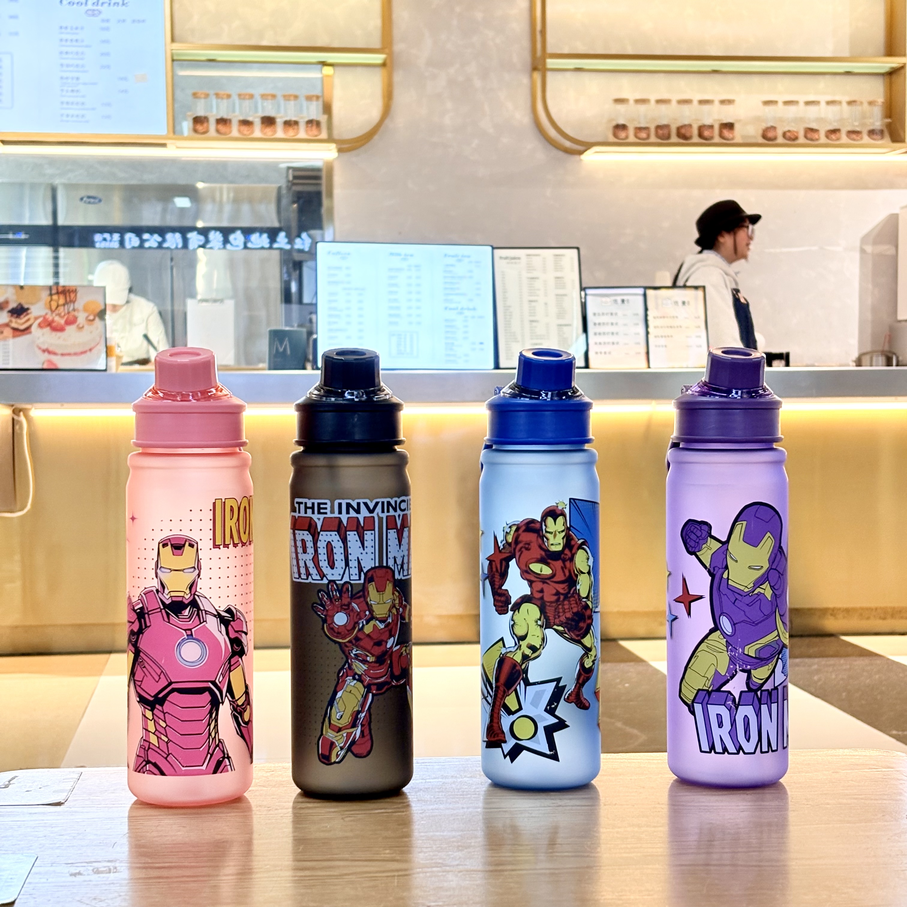 New large-capacity straw cup, frosted student plastic cup, personalized and simple water cup for travel full figure