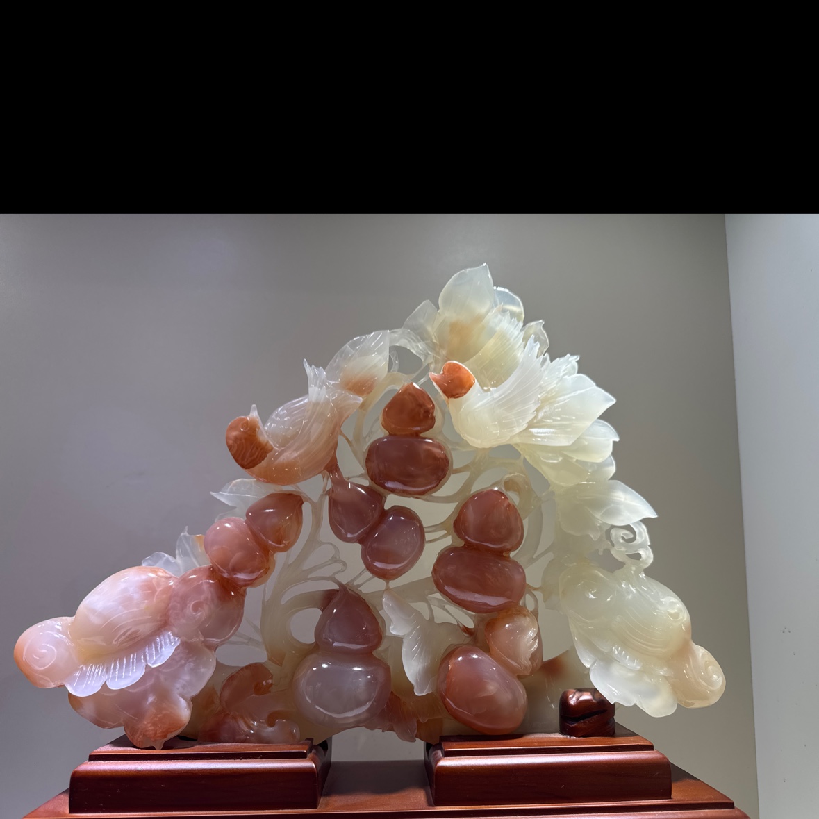 Pakistani Red Ice Jade Natural Jade Material Handicrafts (Good Fortune Right Before your eyes) details Picture