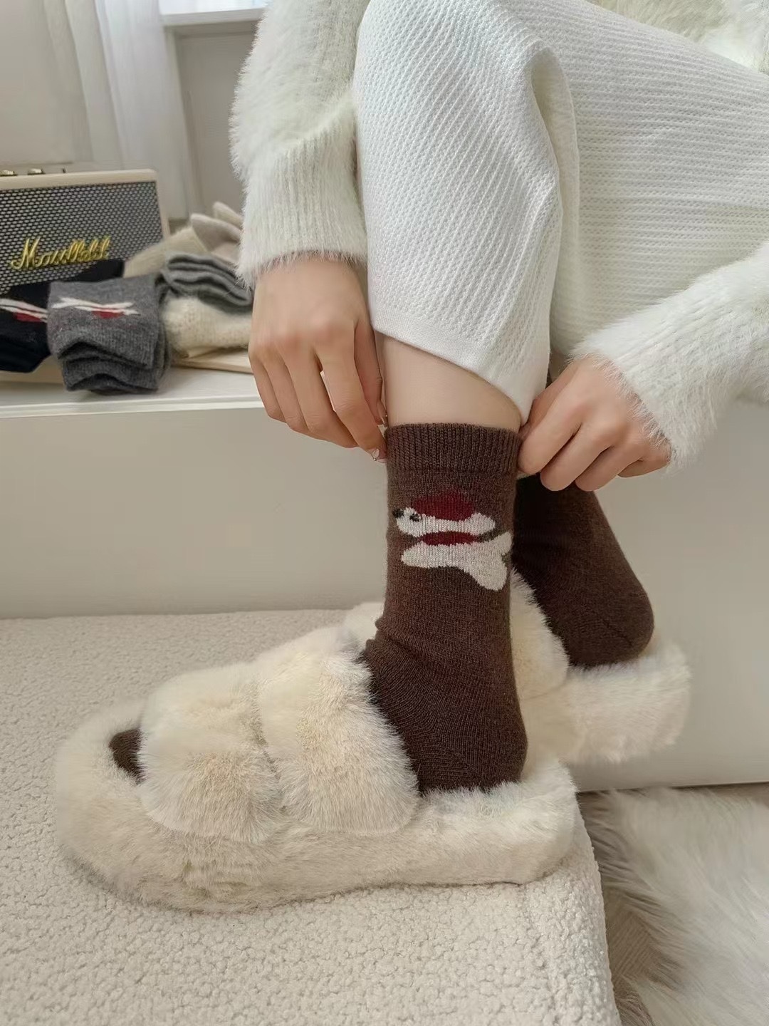 Wool socks, mid-calf socks for autumn and winter, Japanese-style warm thick socks, cute cartoon scarves, boneless dog, coffee-colored women's socks detail image 4