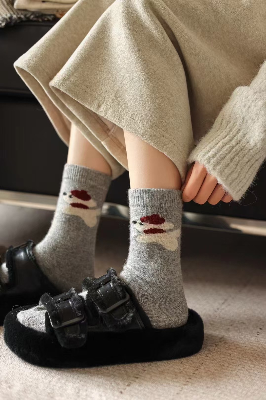 Wool socks, mid-calf socks for autumn and winter, Japanese-style warm thick socks, cute cartoon scarves, boneless dog, coffee-colored women's socks detail image 7