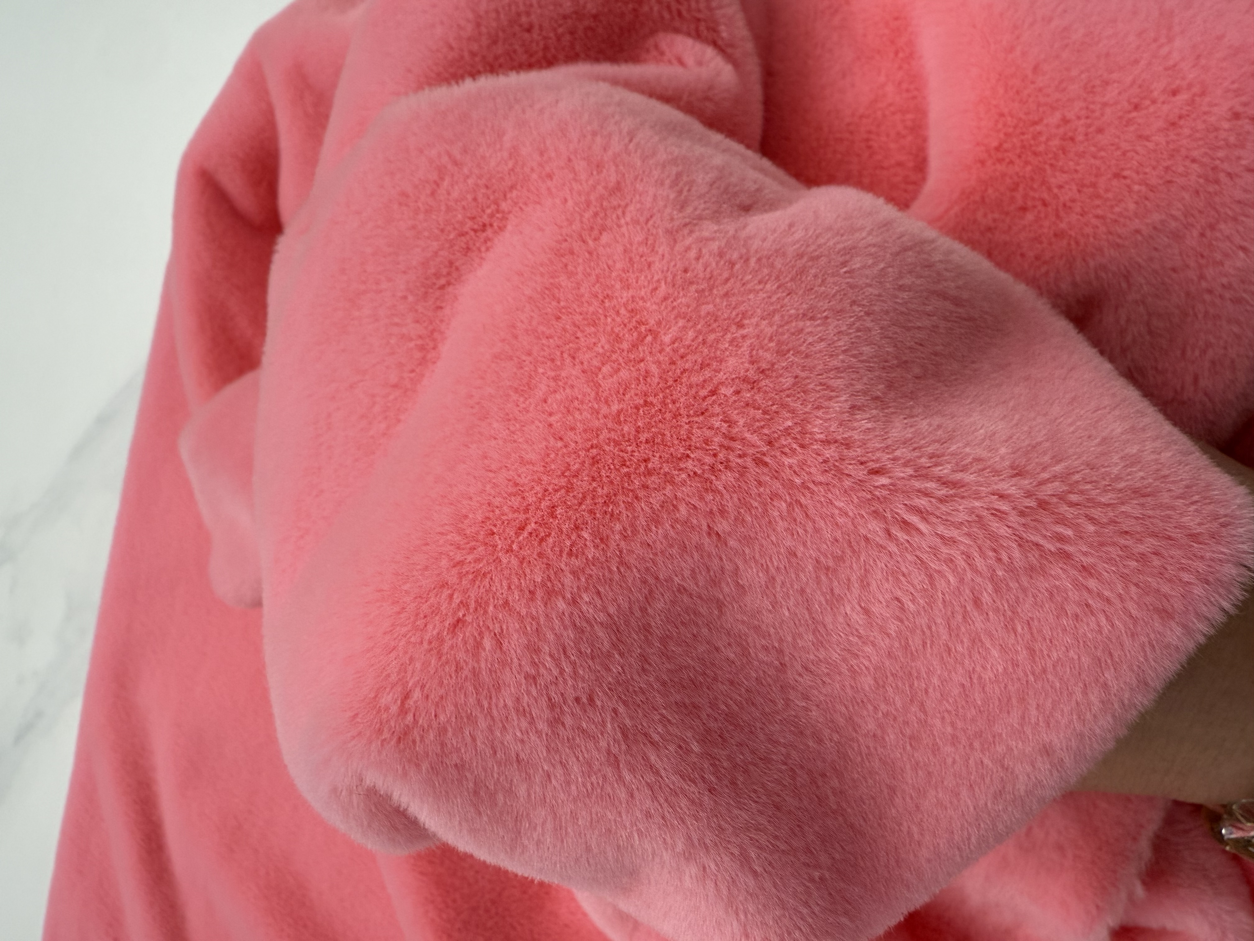 Wholesale of 4-5mm Yutu velvet fabric, imitation rabbit fur fabric, plush toys and clothing fabric from the manufacturer for export Application Scenario