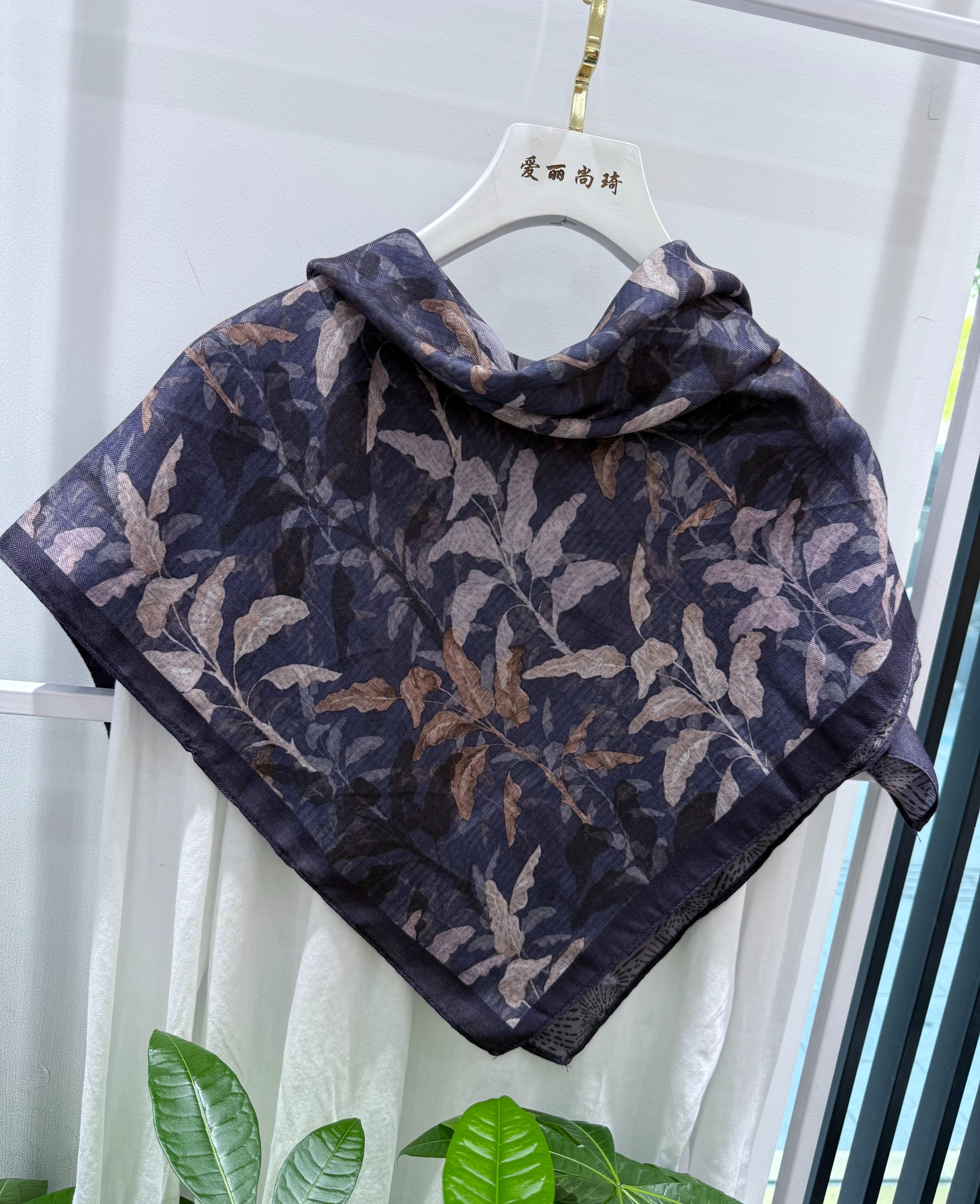 The 2025 new style of artistic and retro silk and wool square scarf is fashionable and simple. It is a soft and easy-to-match square scarf shawl details Picture