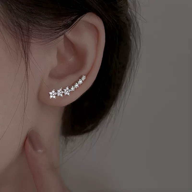 Orchid ear clips are fashionable ear accessories that are versatile, simple, comfortable and suitable details Picture