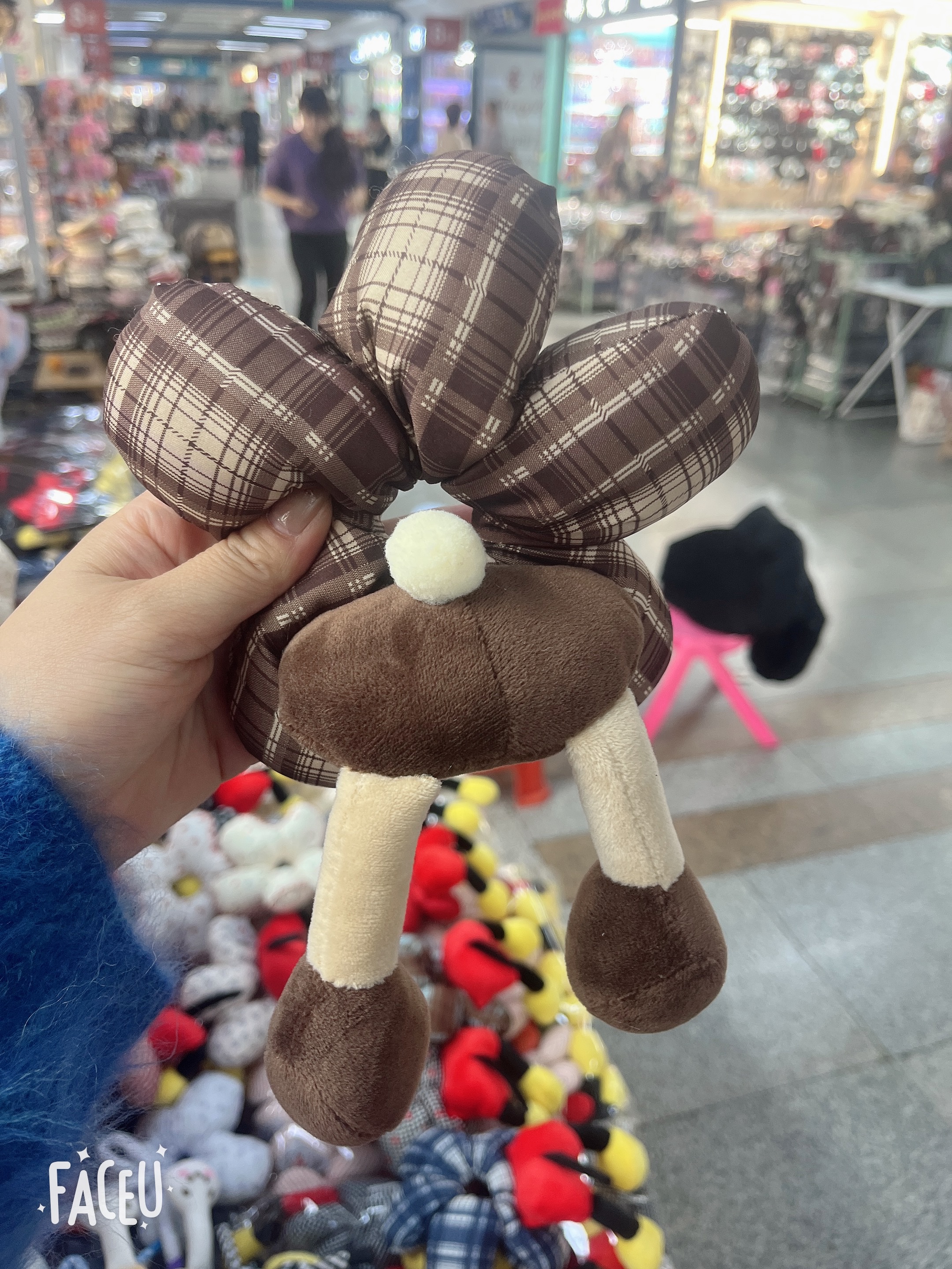 Cute and trendy bottom hair band, a must-have item for a playful, cute and fashionable bun hairstyle details Picture