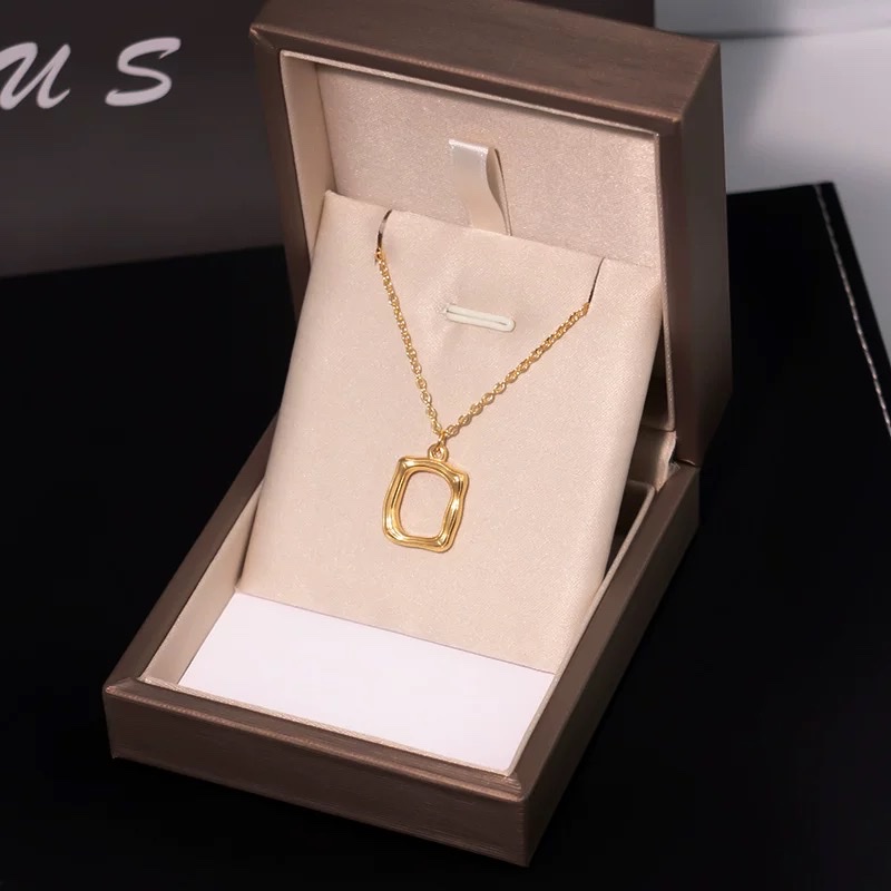 保色不掉色项链轻奢小众高级设计感女锁骨链钛钢2024新款骨节方框