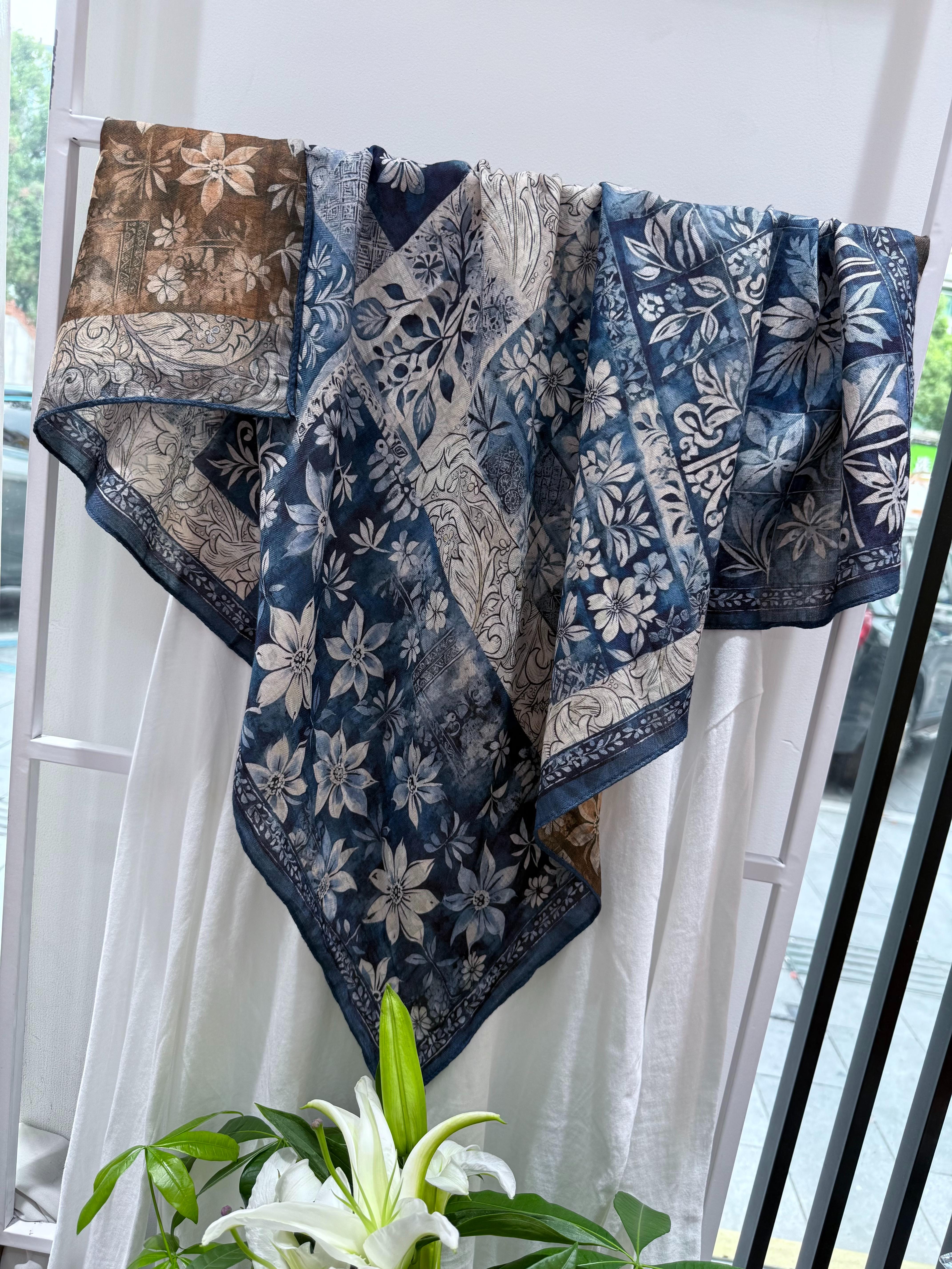 The 2025 new artistic and retro double-sided silk and wool square scarf is fashionable and simple. It is a soft and easy-to-match square scarf for commuting Item Picture