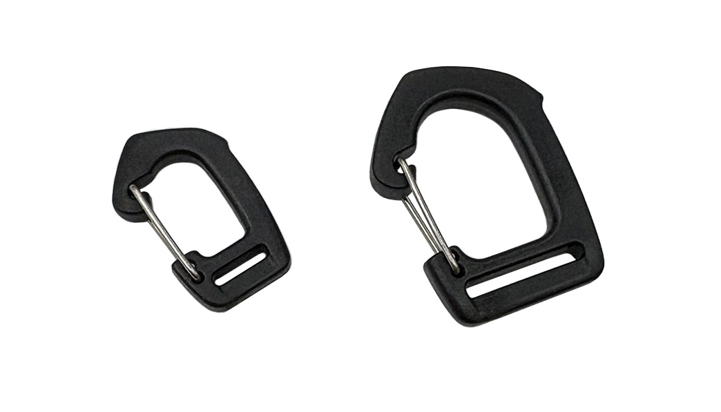 Black plastic triangular hook buckle hiking bag D-type hook plastic rotating hook buckle triangular iron wire hook Application Scenario