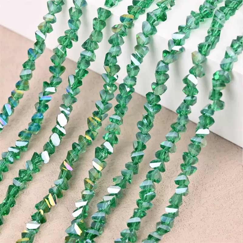 水晶三角珠电镀玻璃串珠镀彩三角菱形珠散珠手工diy饰品配件材料 