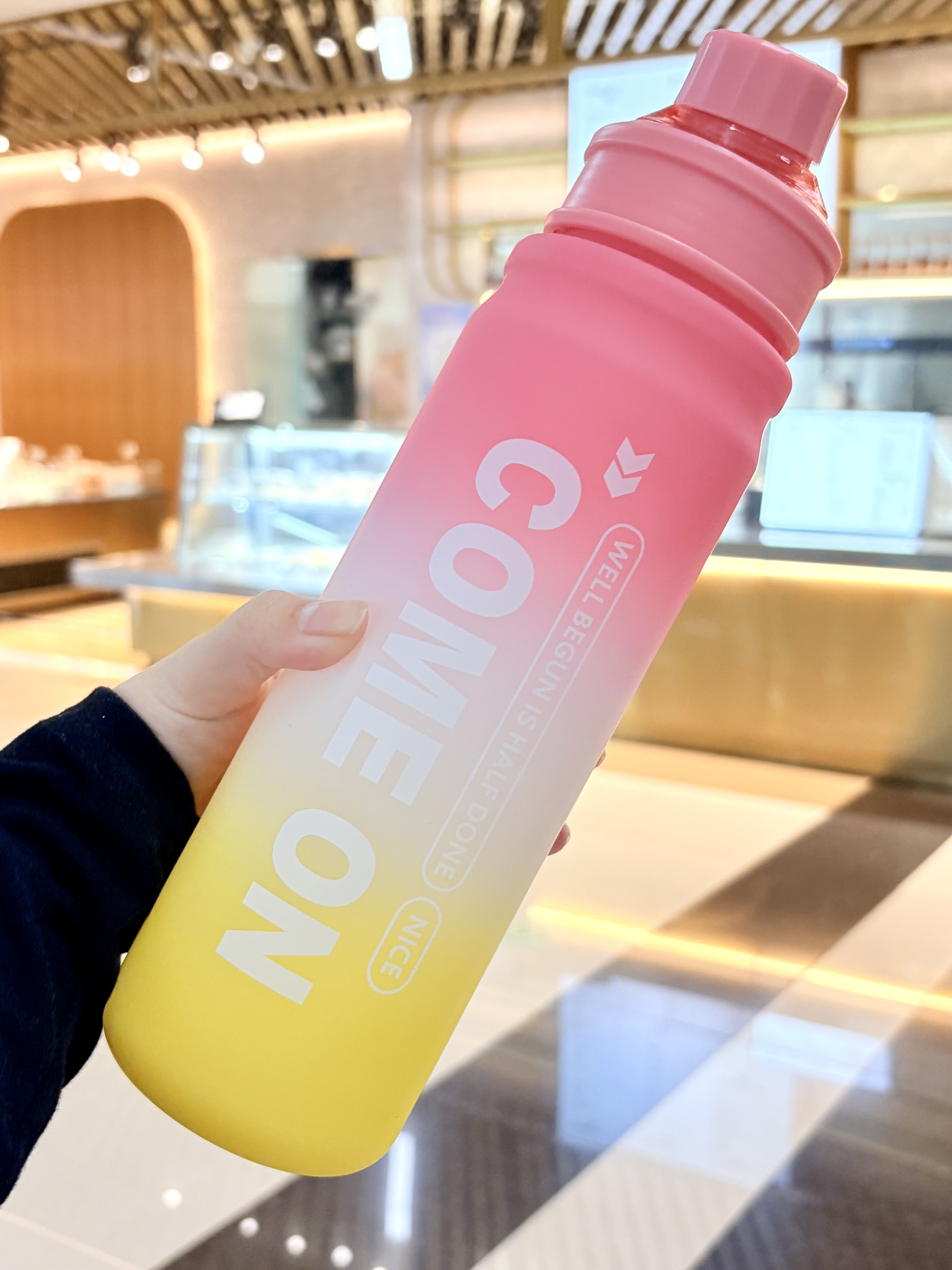 Water cups, straw cups, other frosted cups, gradient color, large-capacity water bottles, outdoor sports water cups, straw plastic cups, custom 1000ML Specification drawing