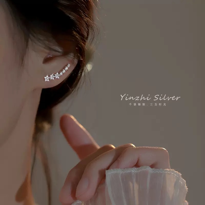 Orchid ear clips are fashionable ear accessories that are versatile, simple, comfortable and suitable Item Picture