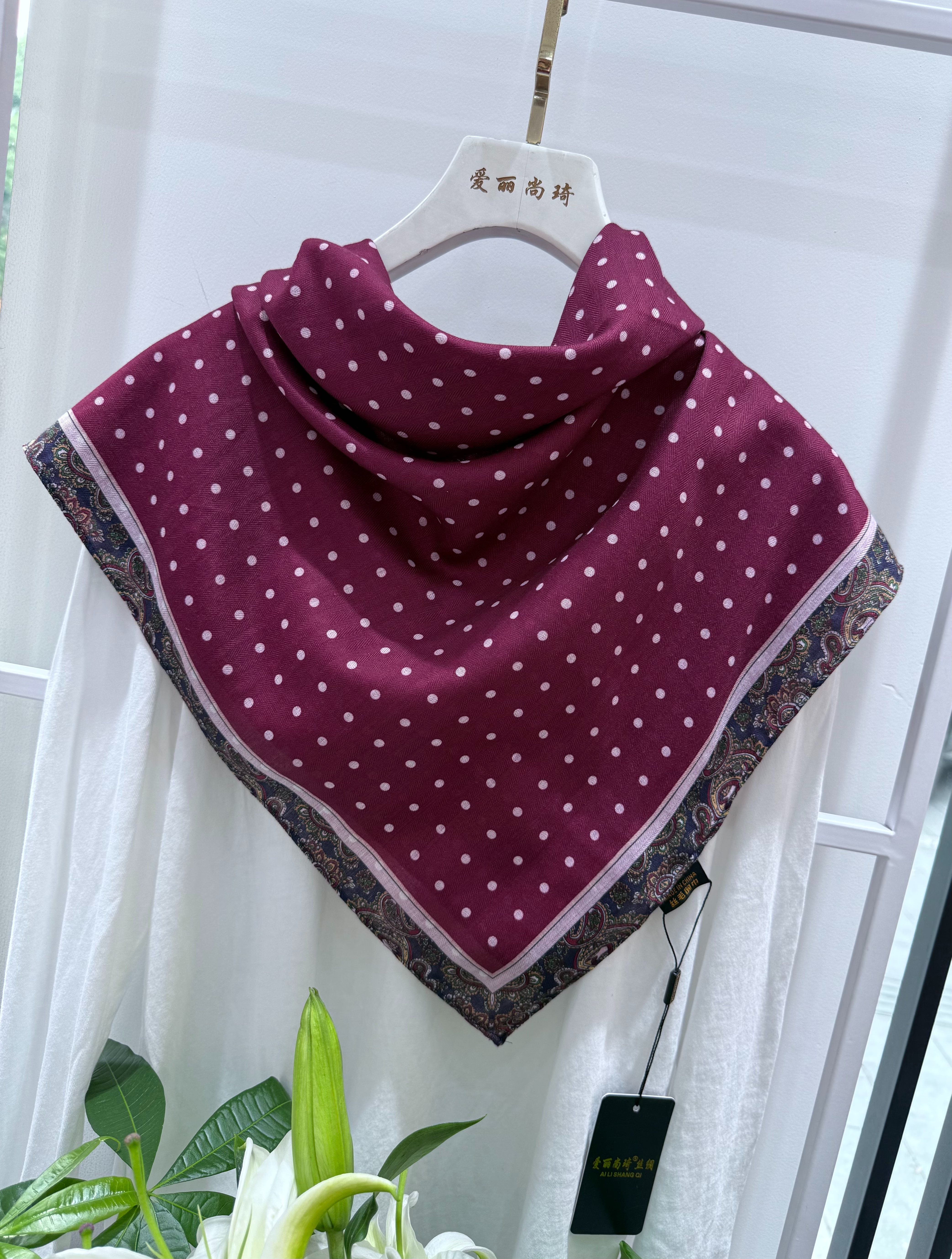 The 2025 new fashionable polka dot square scarf made of silk is a versatile and trendy accessory for autumn and winter Item Picture
