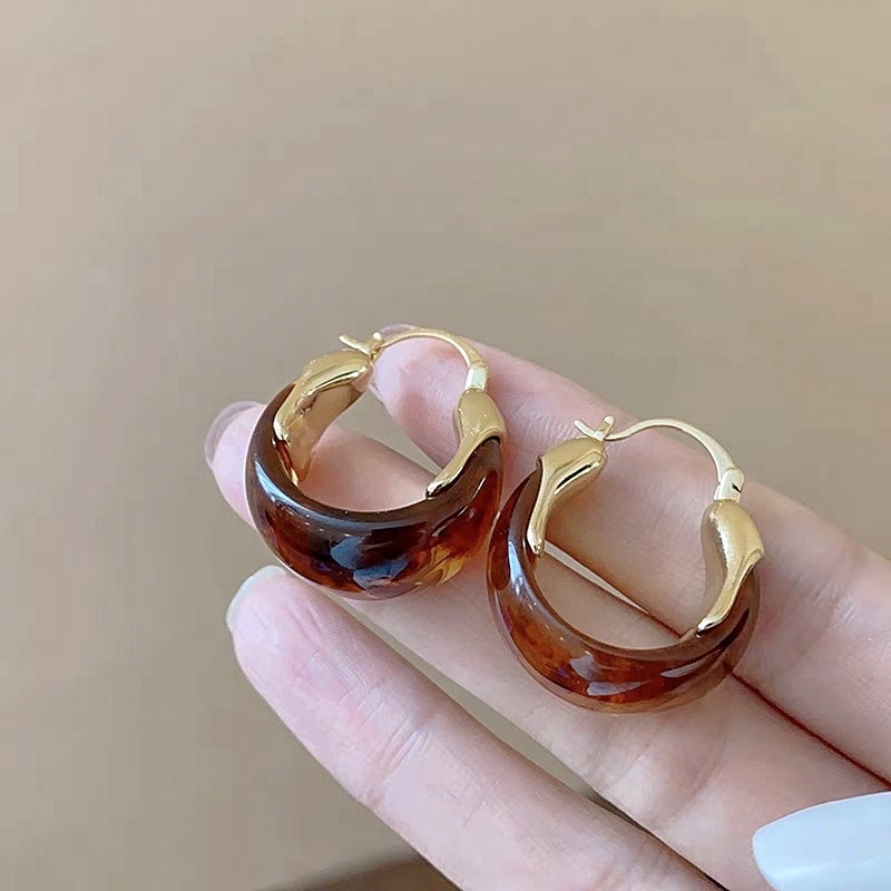 Fashionable welded zircon earrings, simple earrings, feminine charm, versatile earrings, trendy earrings, earrings, earrings, welded earrings Application Scenario