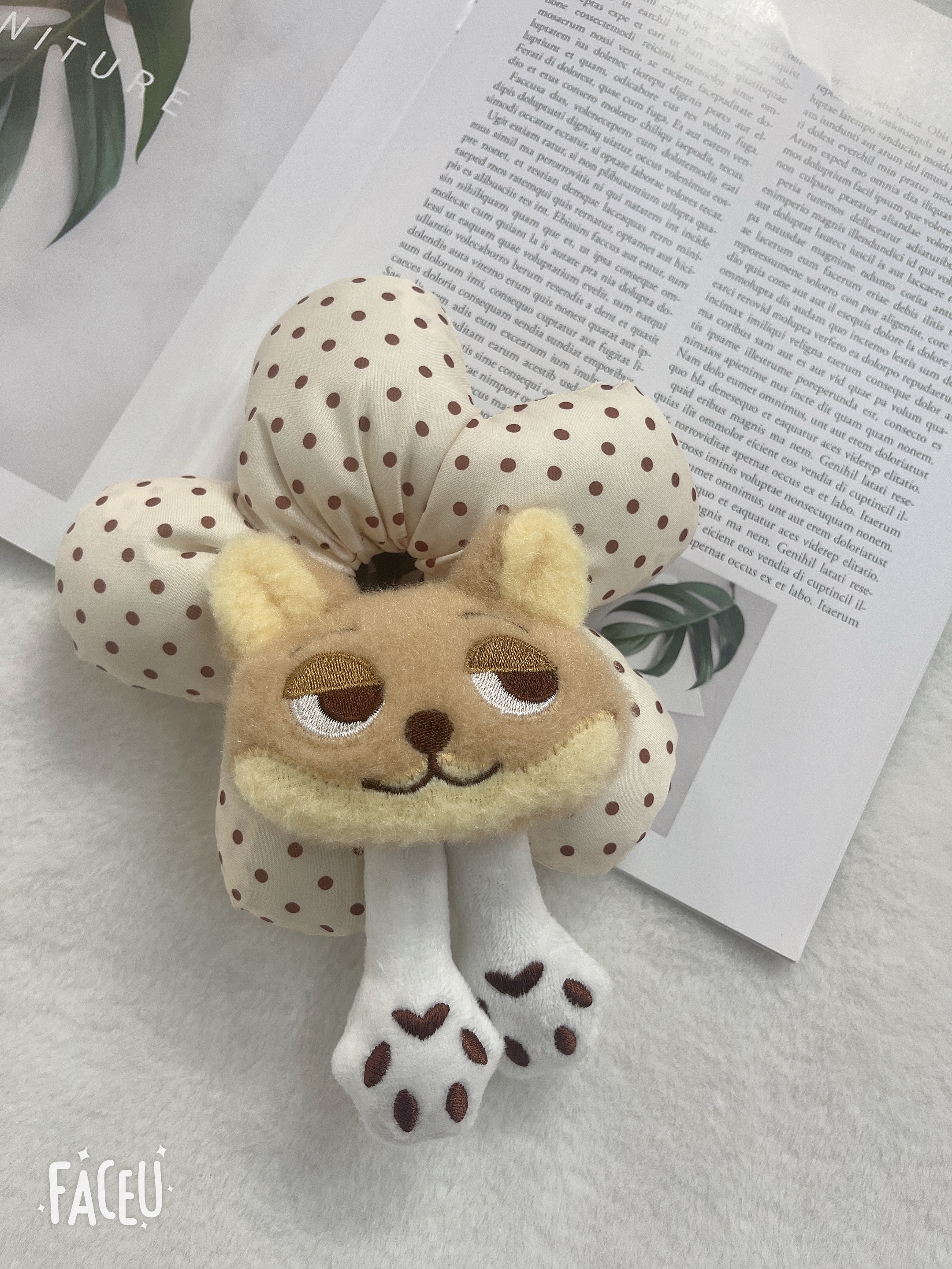 A variety of cute cartoon-patterned flower hair bands, a must-have item for buns