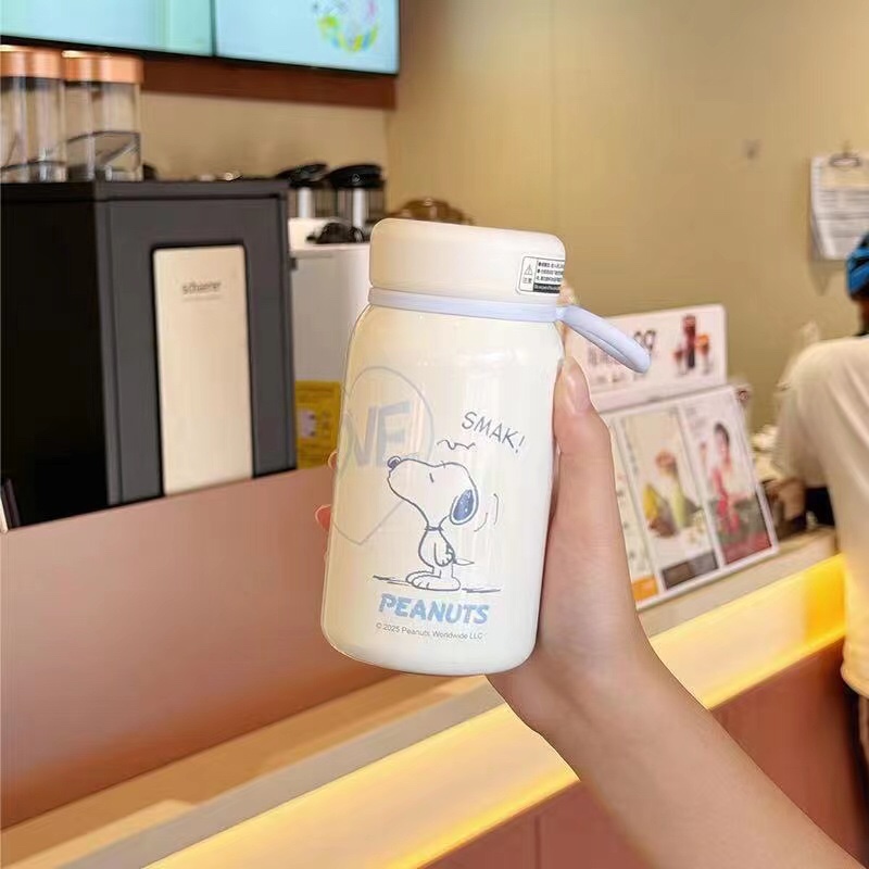 
IP史努比牛奶保温杯✨
货号：SNBH649
容量：380ML
材质：内316 外304
装箱:  50PCS保温杯产品图