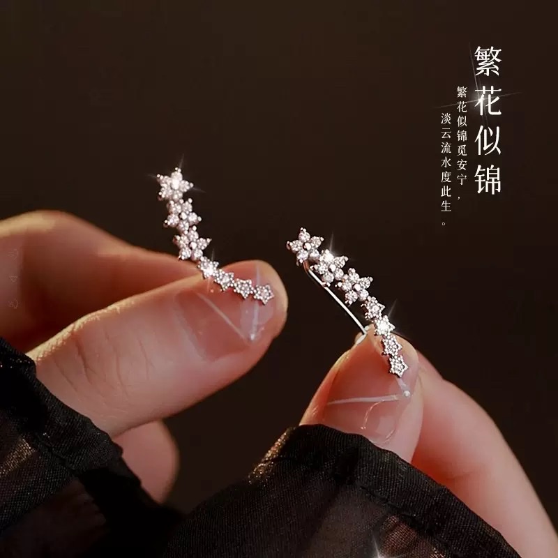 Orchid ear clips are fashionable ear accessories that are versatile, simple, comfortable and suitable Specification image