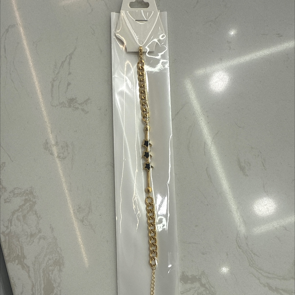 楚略不锈钢饰品滴油手链，金色保色电镀，设计新颖，品牌品质！高端大气上档次！时尚美丽有气质！简约有内涵，个性鲜明！张扬而不！优雅不失个性！张扬有个性！欧美流行款