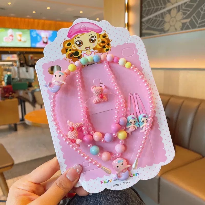 Cross-border best-selling cartoon children's beaded jewelry set, girls' pearl versatile necklace, ring, hair clip and hair rope accessories Application Scenario