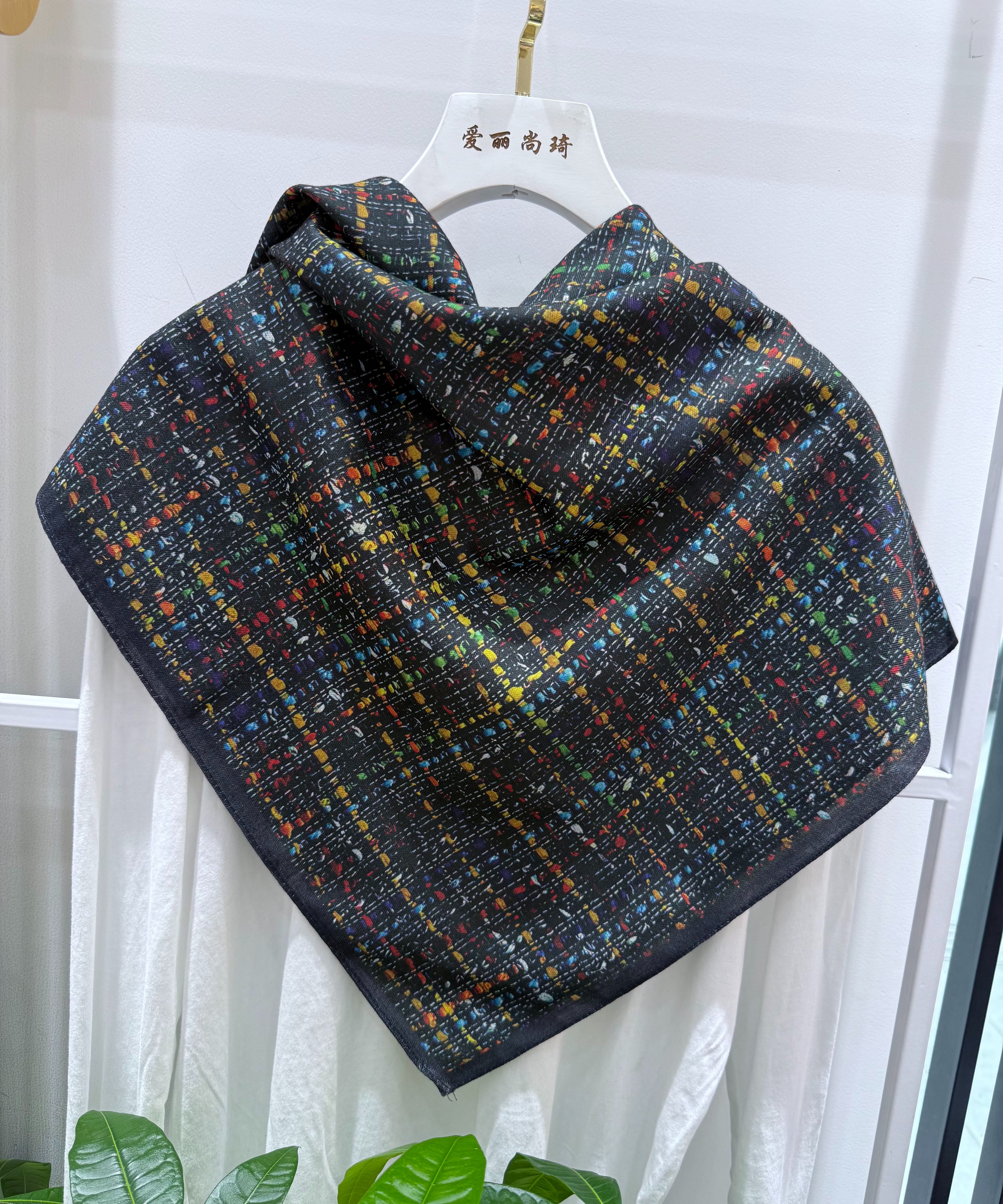 The new retro silk and wool square scarf is fashionable and simple. It is a soft and easy-to-match square scarf shawl Application Scenario